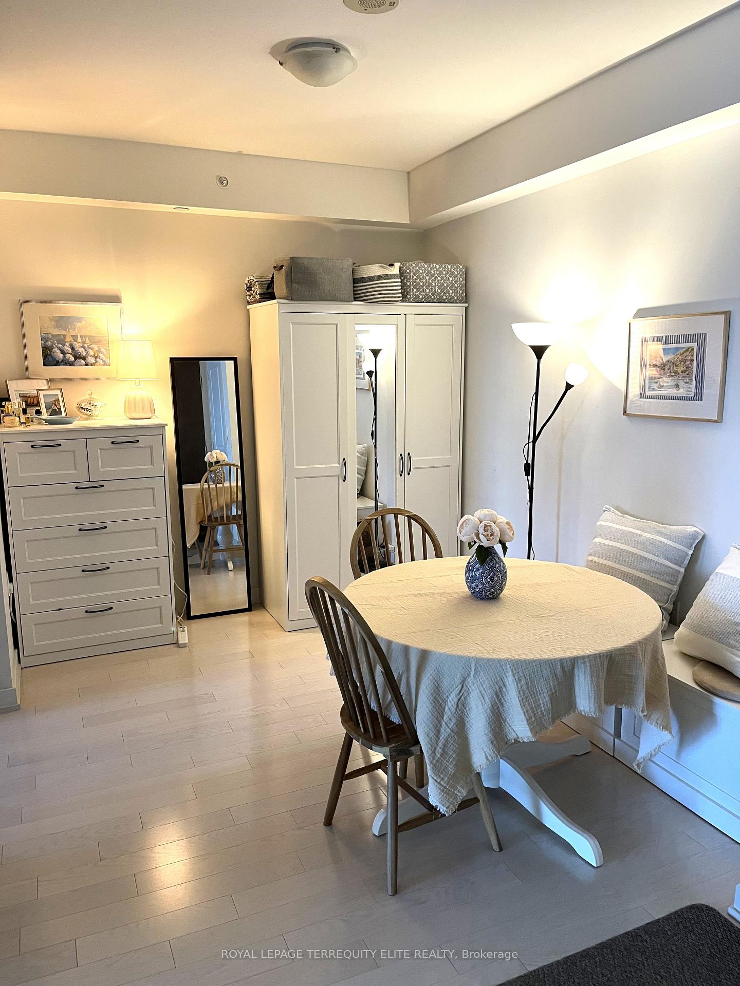 Photo 14 of Unit 1909, 1 The Esplanade Avenue, Toronto, Waterfront Communities — HOMEH