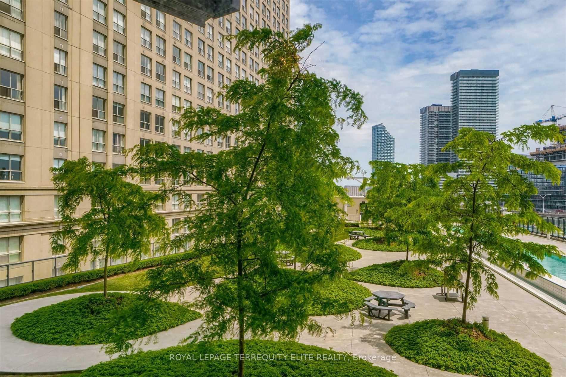 Photo 16 of Unit 1909, 1 The Esplanade Avenue, Toronto, Waterfront Communities — HOMEH