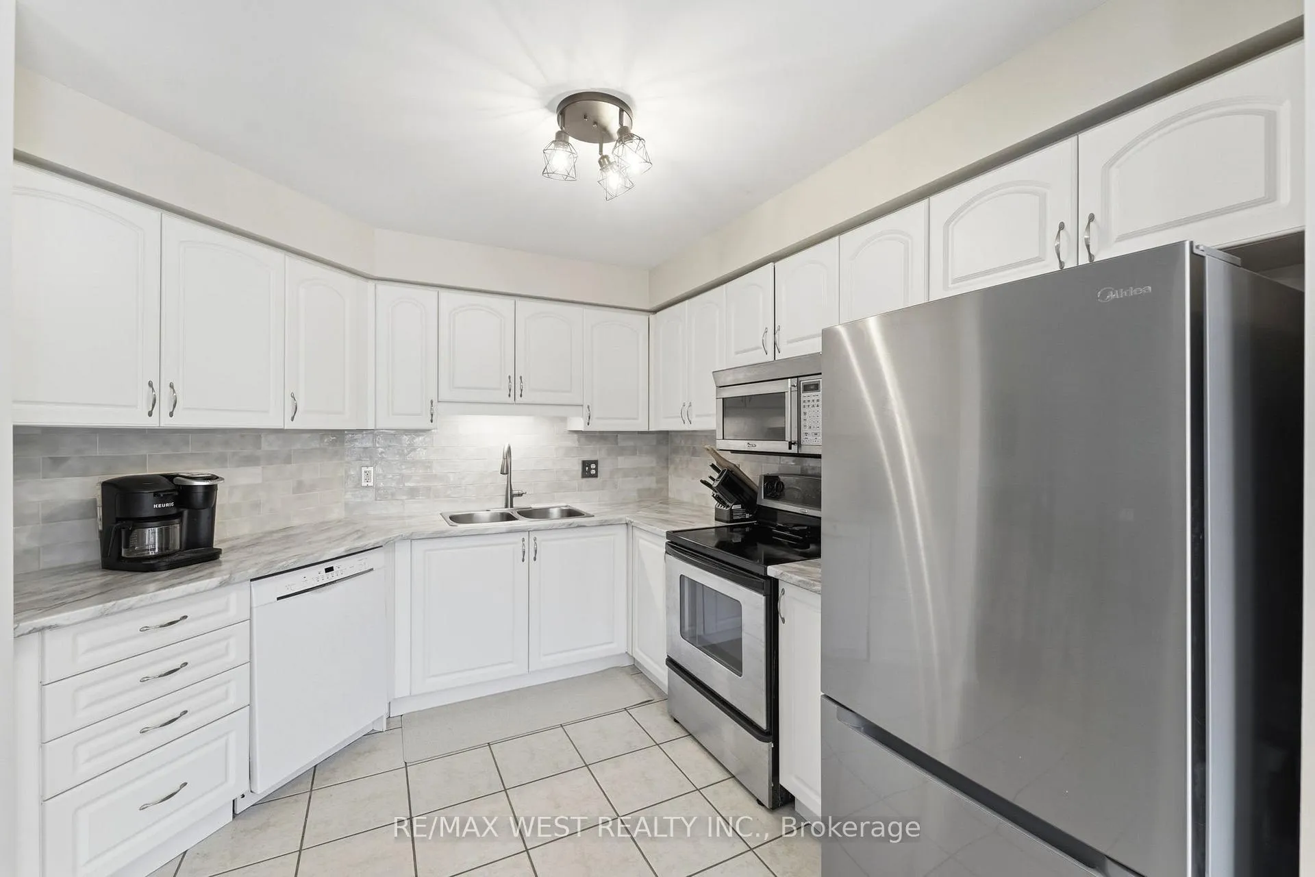 Photo 3 of 287 Mcmeeken Drive, Cambridge — HOMEH