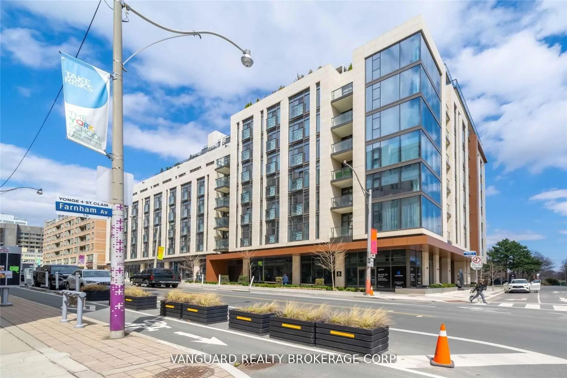 Photo 3 of Unit 213, 6 Jackes Avenue, Toronto, Rosedale-Moore Park — HOMEH