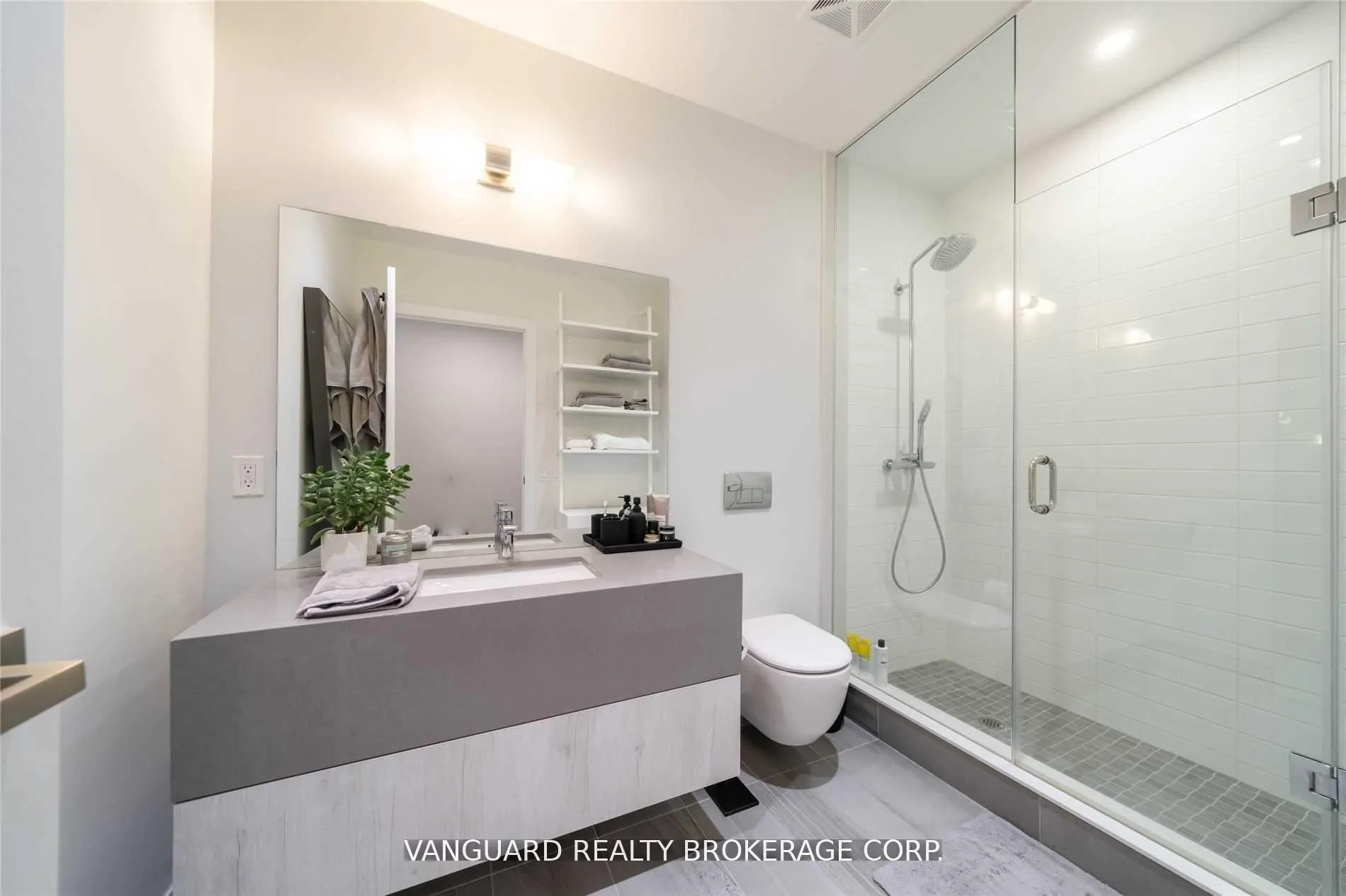 Photo 4 of Unit 213, 6 Jackes Avenue, Toronto, Rosedale-Moore Park — HOMEH