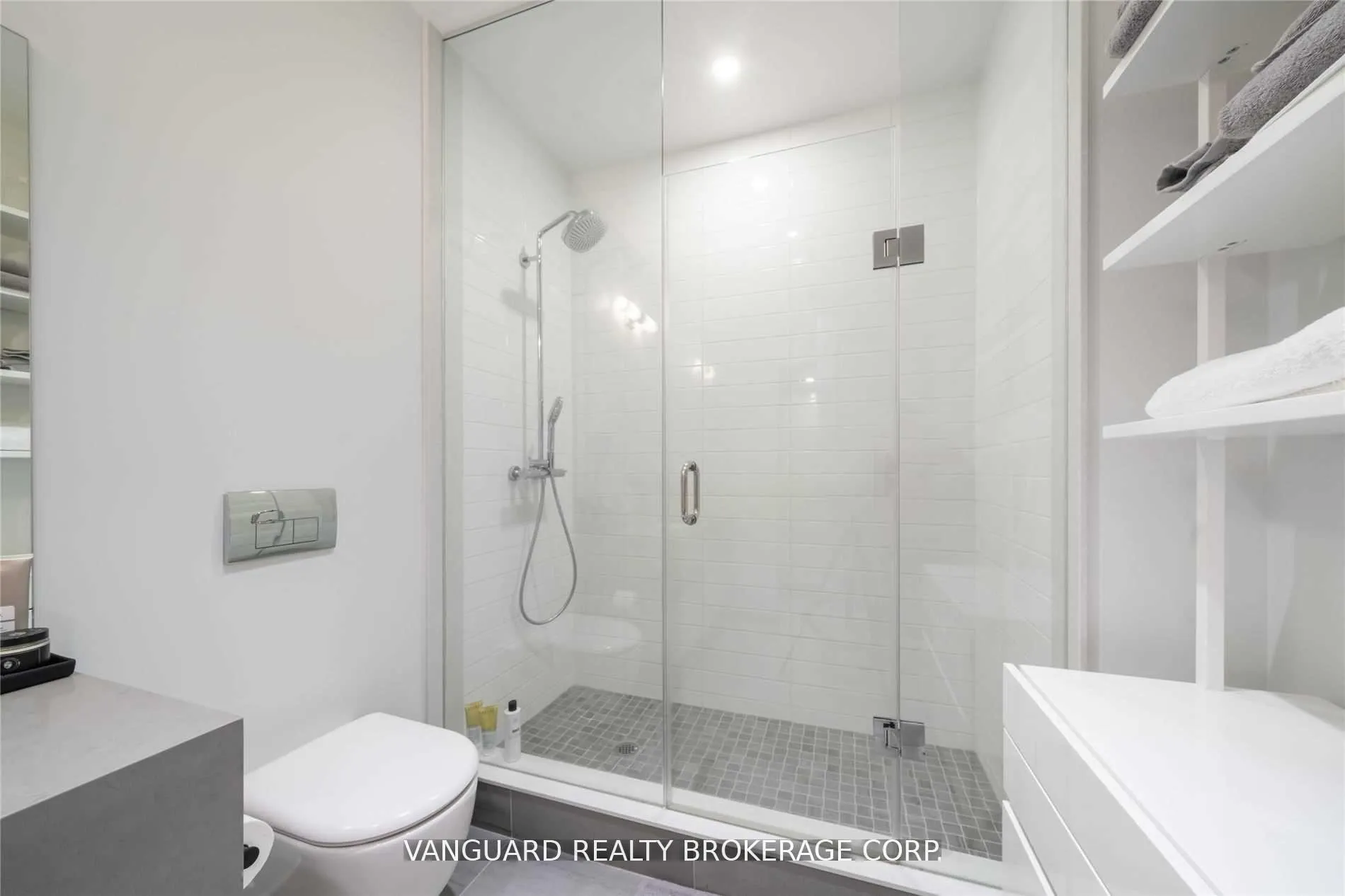 Photo 5 of Unit 213, 6 Jackes Avenue, Toronto, Rosedale-Moore Park — HOMEH