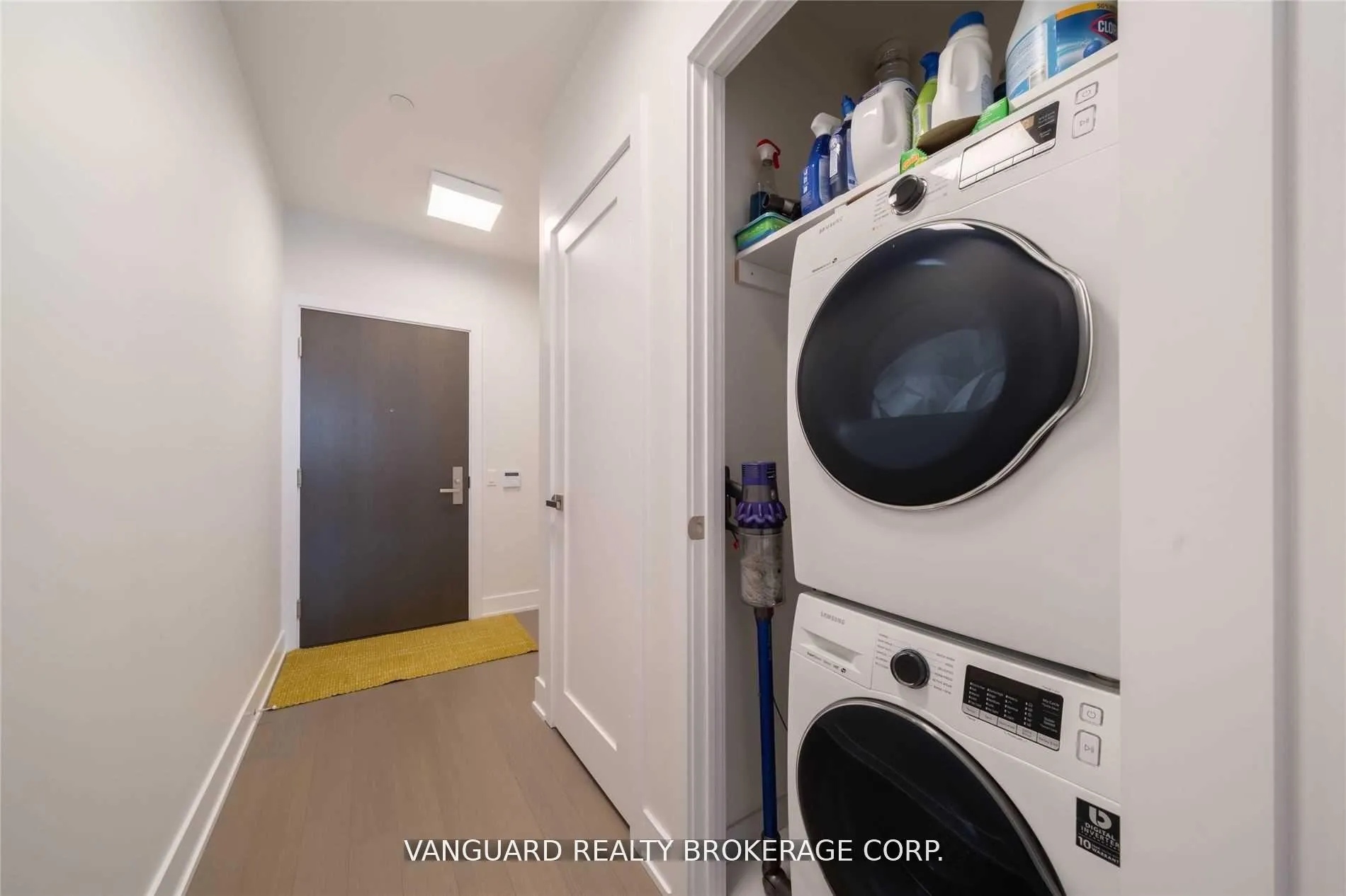 Photo 7 of Unit 213, 6 Jackes Avenue, Toronto, Rosedale-Moore Park — HOMEH