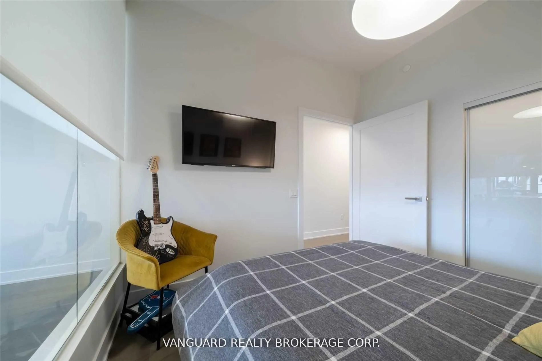 Photo 9 of Unit 213, 6 Jackes Avenue, Toronto, Rosedale-Moore Park — HOMEH