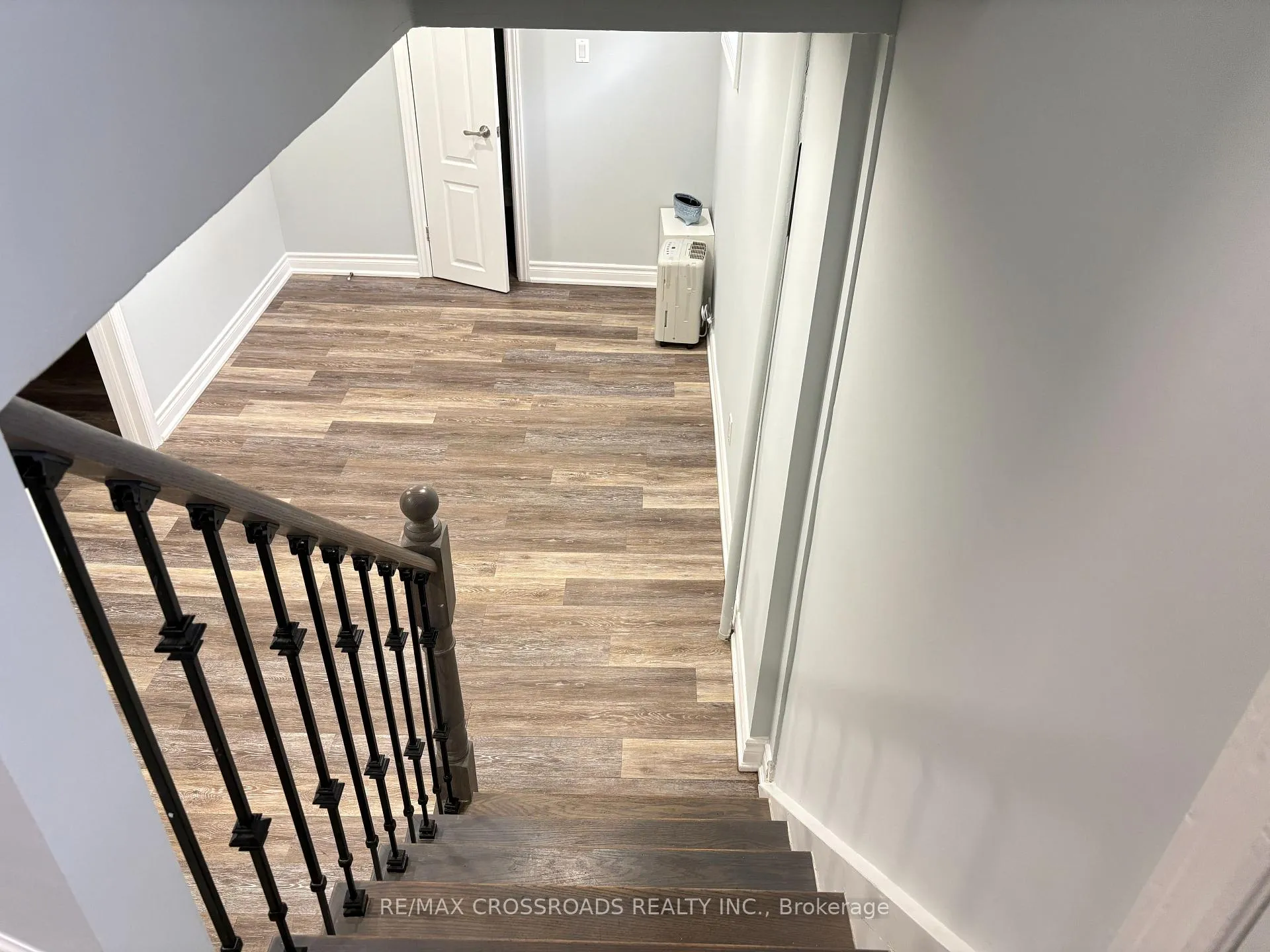 Photo 3 of 83 Clonmore Lower Level Drive, Scarborough, Birchcliffe-Cliffside — HOMEH