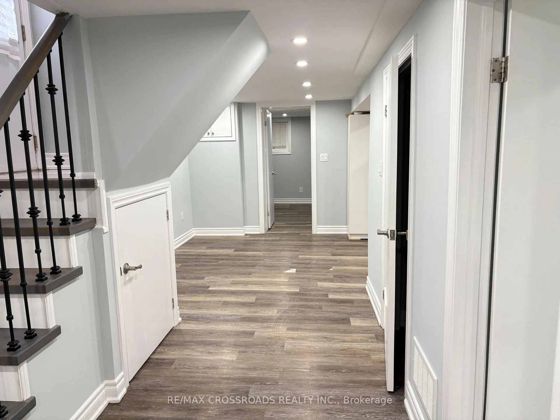 Photo 7 of 83 Clonmore Lower Level Drive, Scarborough, Birchcliffe-Cliffside — HOMEH