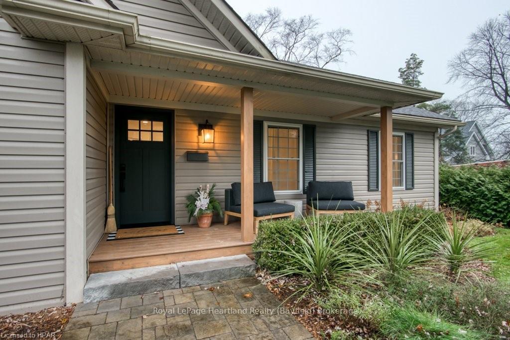 Photo 3 of 32 Glass St, Bluewater, Bayfield — HOMEH