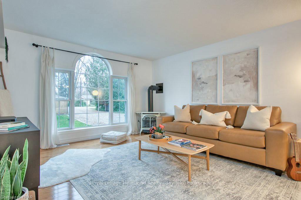 Photo 8 of 32 Glass St, Bluewater, Bayfield — HOMEH