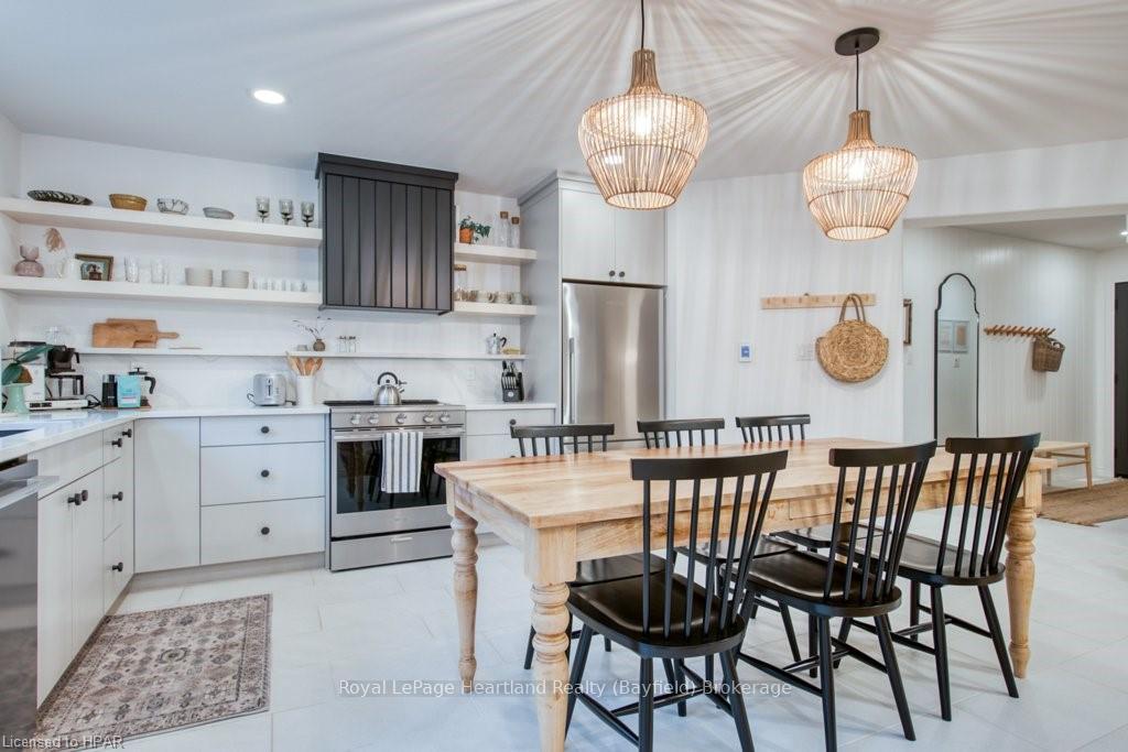 Photo 14 of 32 Glass St, Bluewater, Bayfield — HOMEH