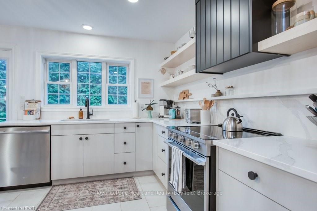 Photo 15 of 32 Glass St, Bluewater, Bayfield — HOMEH