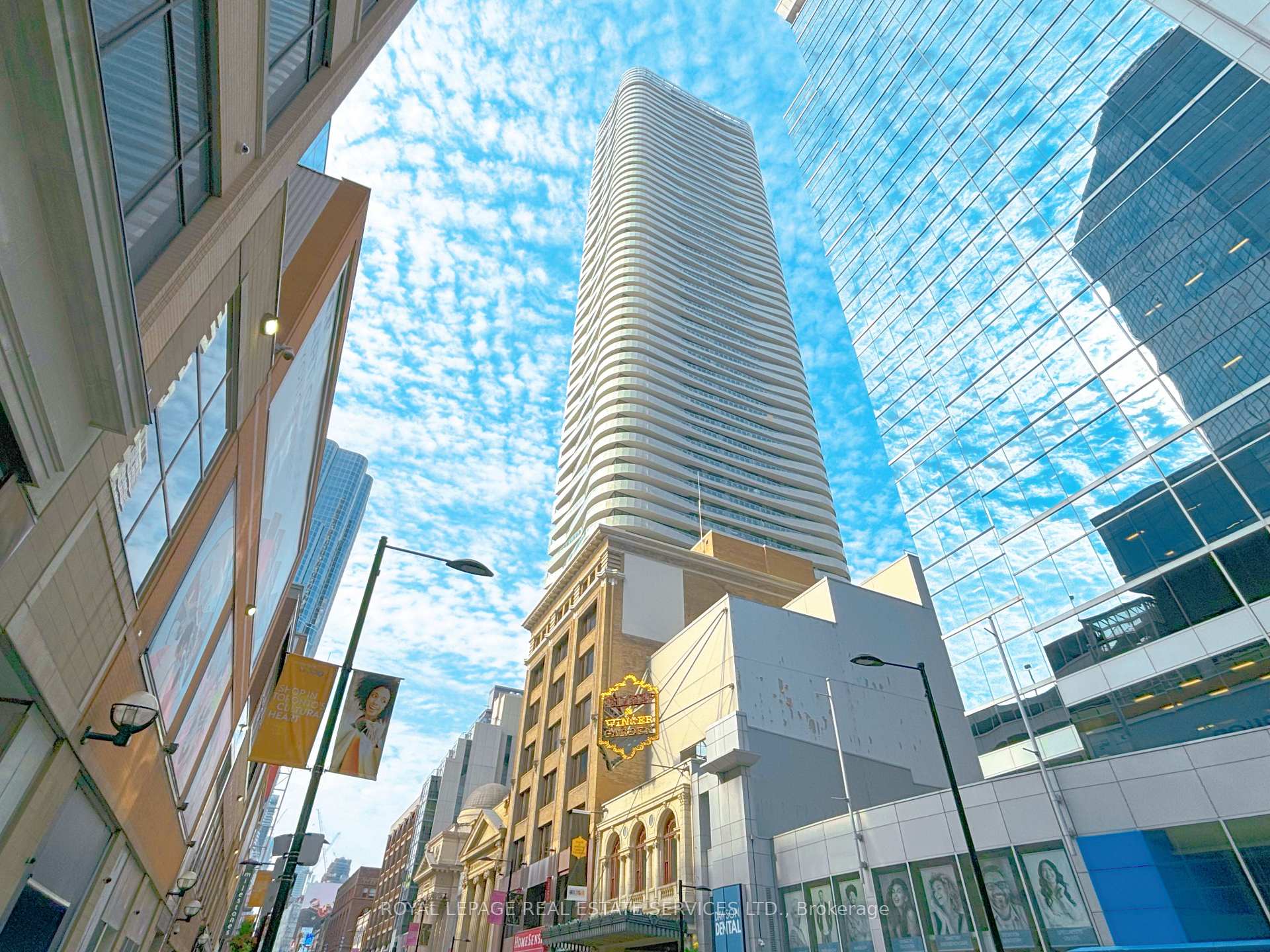 Front of Unit 2214, 197 Yonge Street