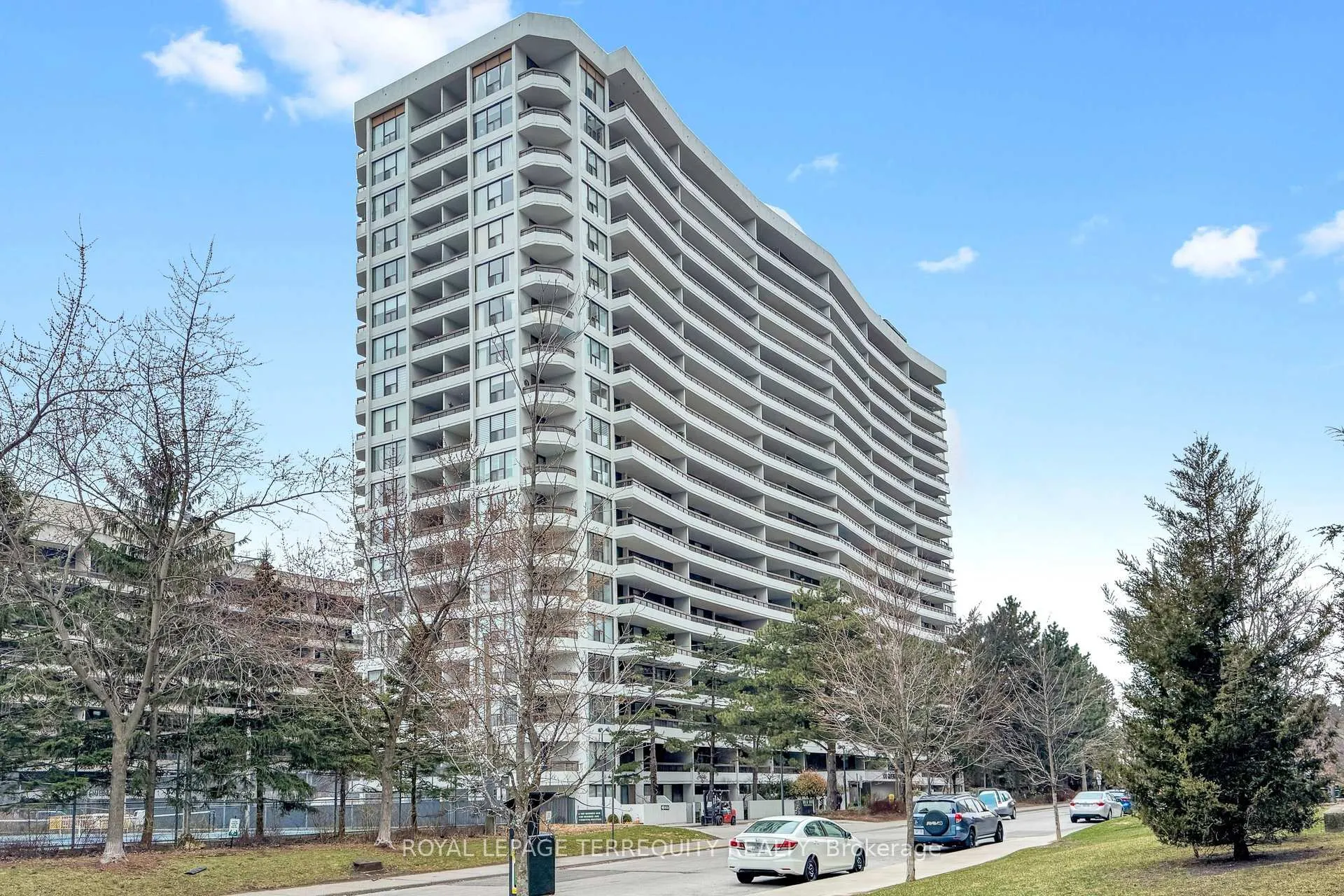 Photo 1 of Unit 1408, 100 Quebec Avenue, Toronto, High Park North — HOMEH