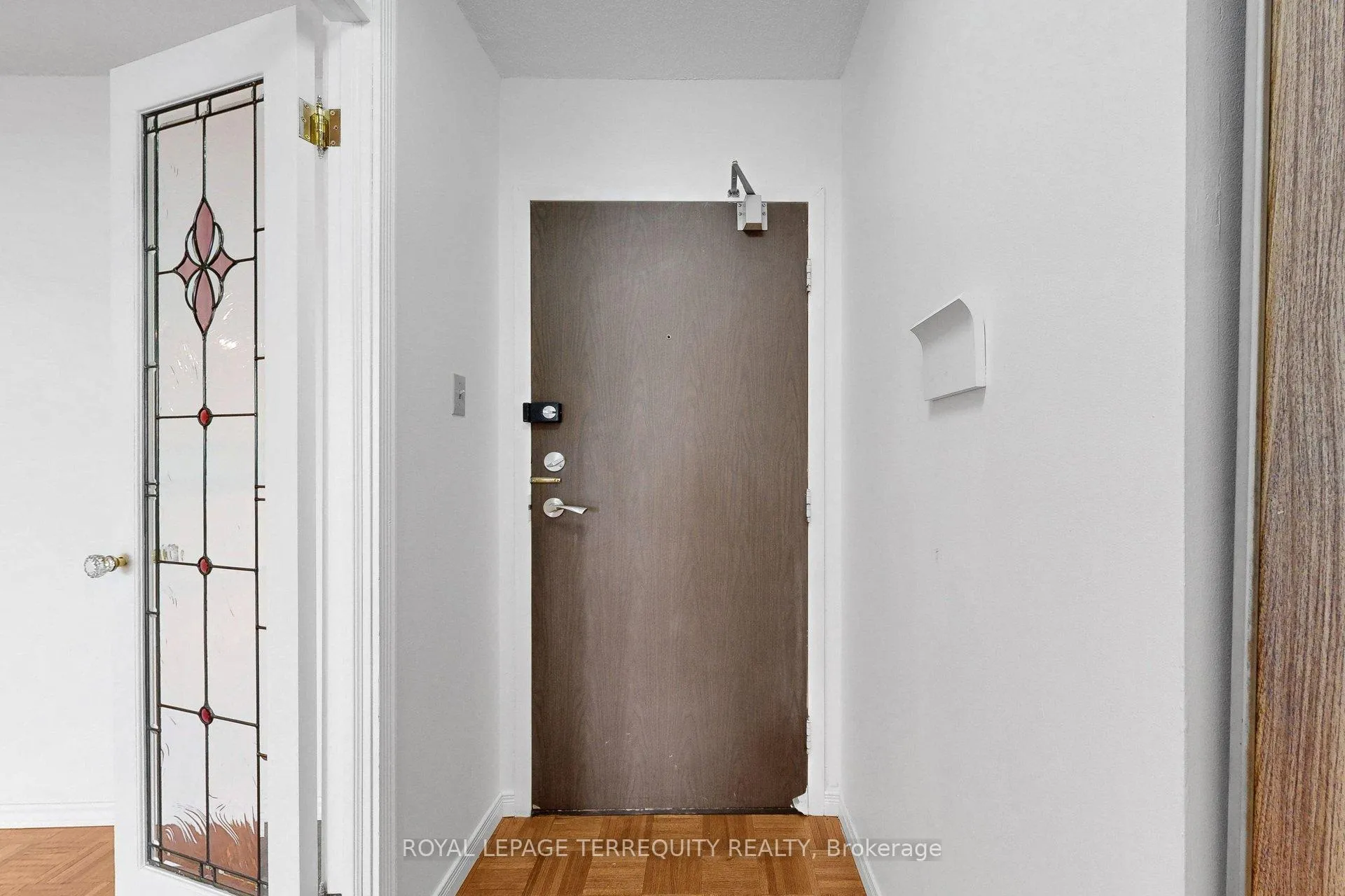 Photo 7 of Unit 1408, 100 Quebec Avenue, Toronto, High Park North — HOMEH