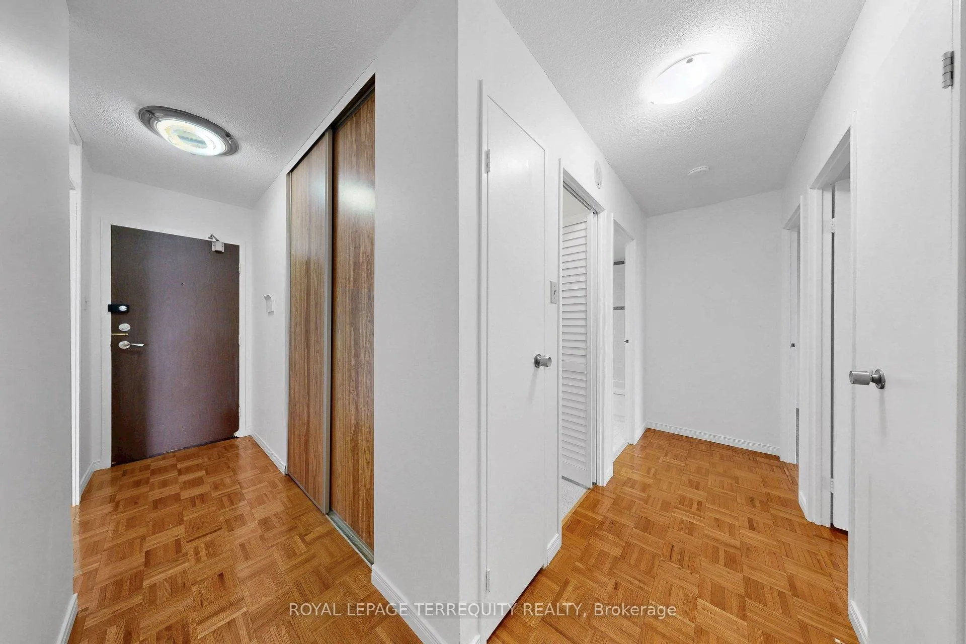 Photo 9 of Unit 1408, 100 Quebec Avenue, Toronto, High Park North — HOMEH