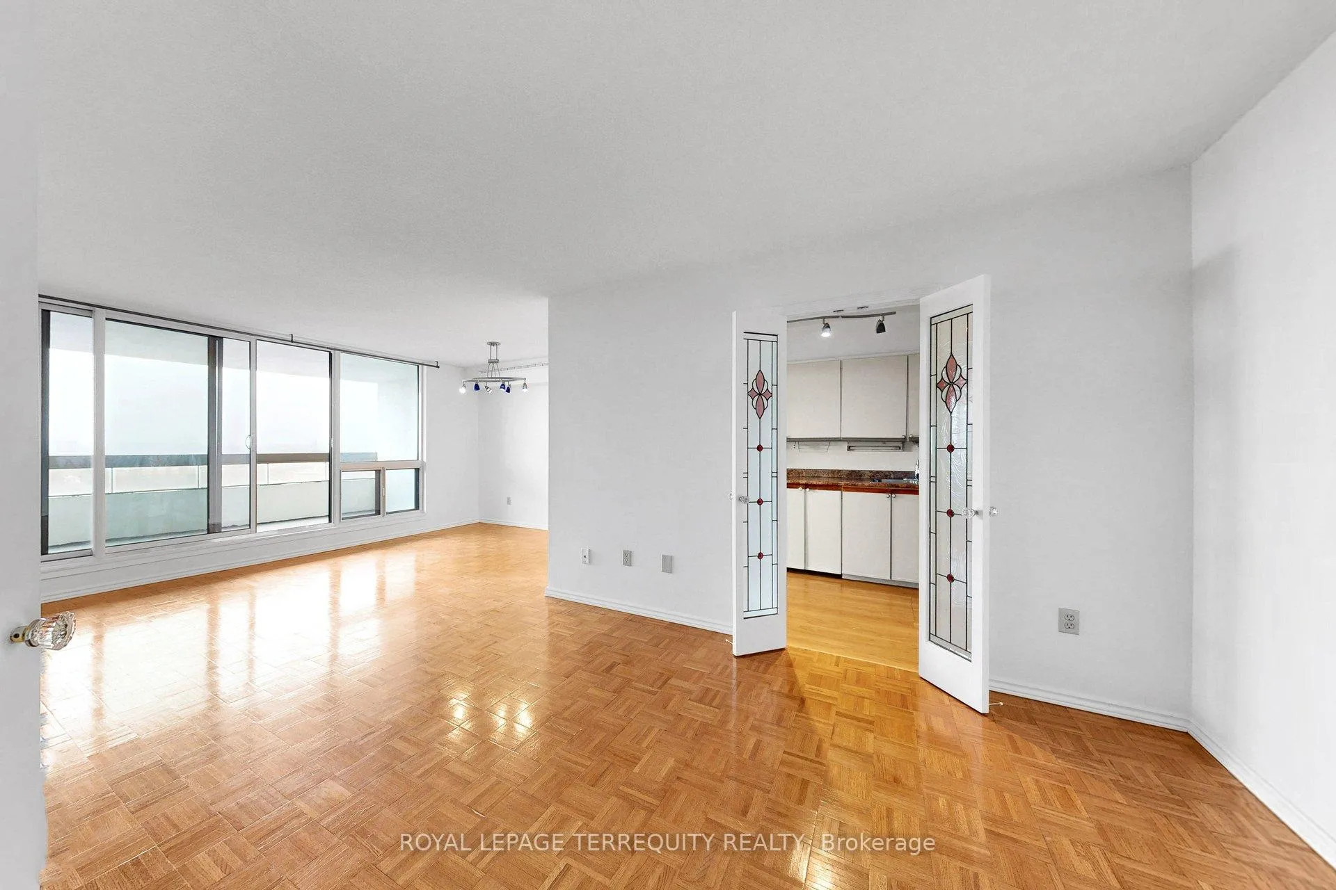 Photo 10 of Unit 1408, 100 Quebec Avenue, Toronto, High Park North — HOMEH