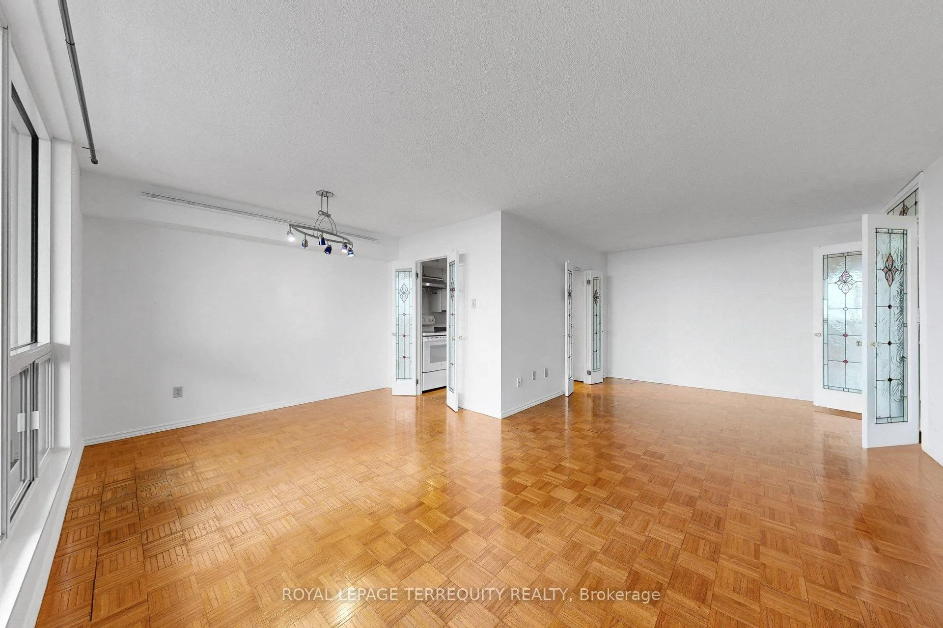 Photo 16 of Unit 1408, 100 Quebec Avenue, Toronto, High Park North — HOMEH