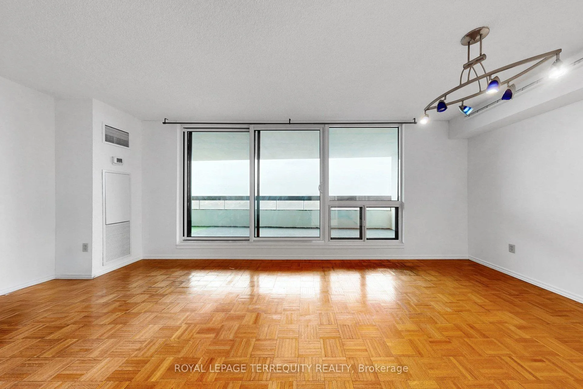 Photo 19 of Unit 1408, 100 Quebec Avenue, Toronto, High Park North — HOMEH
