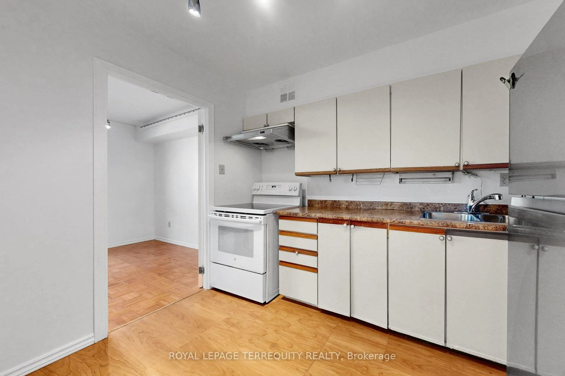Photo 22 of Unit 1408, 100 Quebec Avenue, Toronto, High Park North — HOMEH