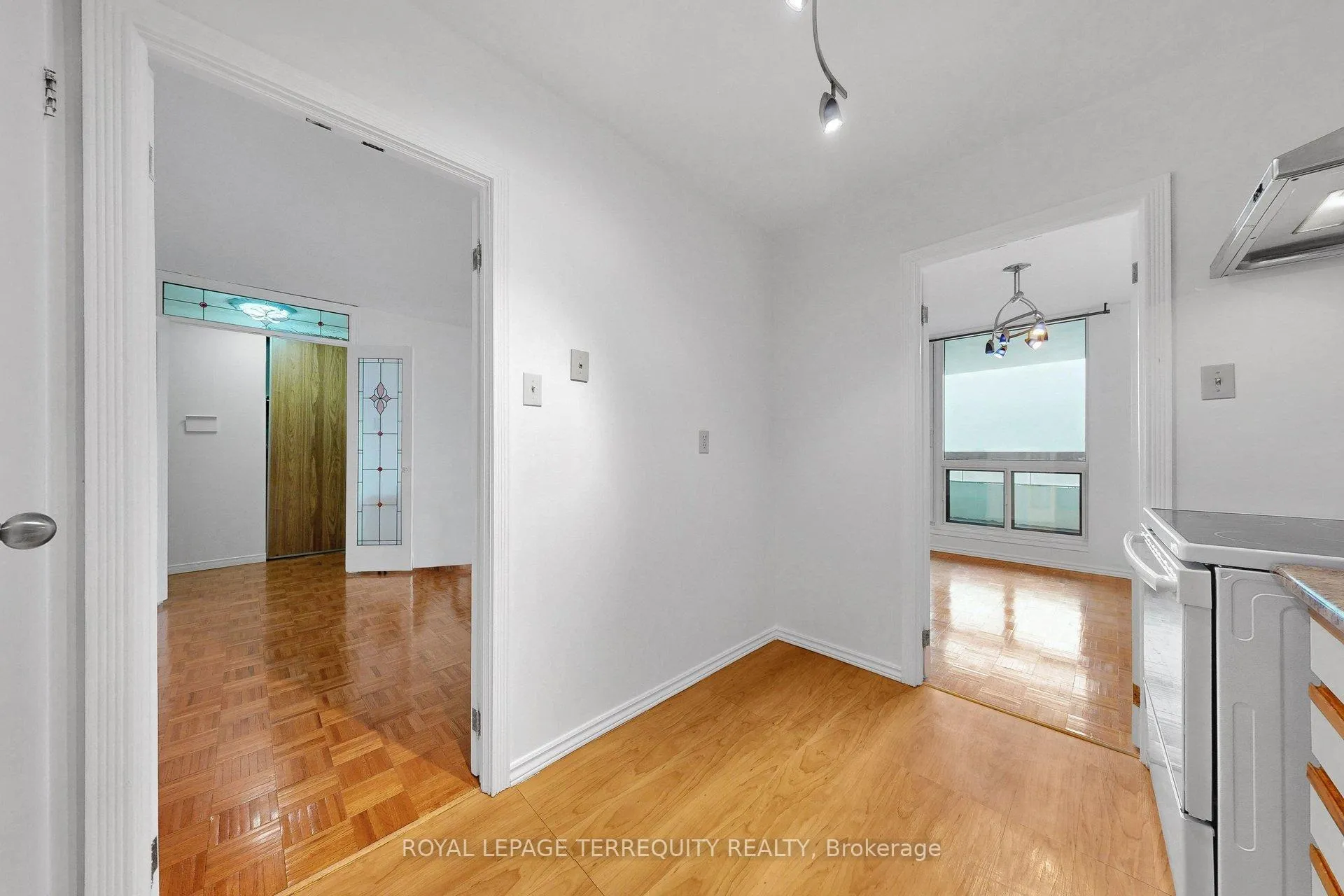 Photo 24 of Unit 1408, 100 Quebec Avenue, Toronto, High Park North — HOMEH