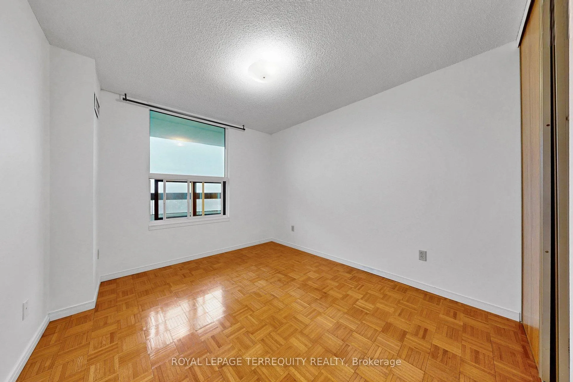 Photo 25 of Unit 1408, 100 Quebec Avenue, Toronto, High Park North — HOMEH