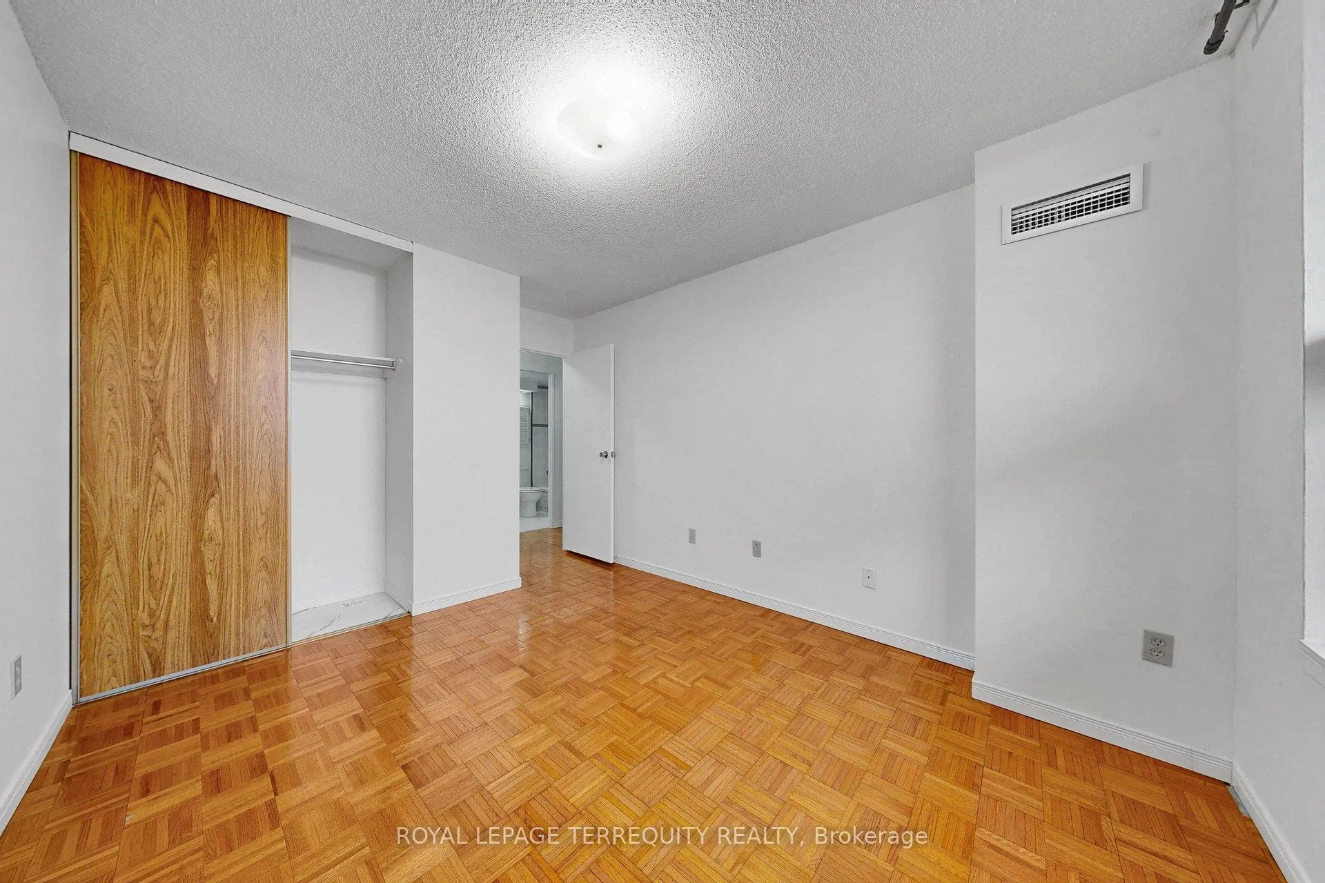 Photo 26 of Unit 1408, 100 Quebec Avenue, Toronto, High Park North — HOMEH