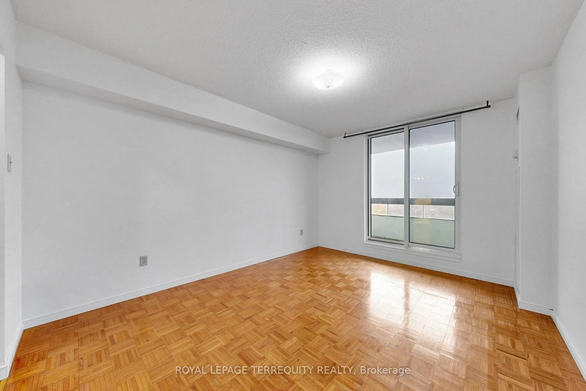 Photo 28 of Unit 1408, 100 Quebec Avenue, Toronto, High Park North — HOMEH