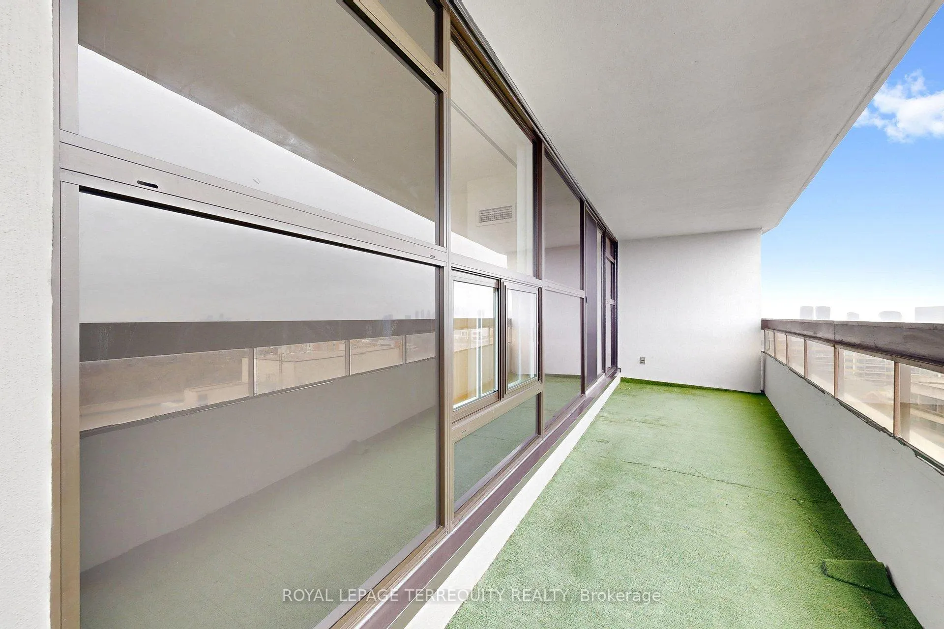 Photo 40 of Unit 1408, 100 Quebec Avenue, Toronto, High Park North — HOMEH