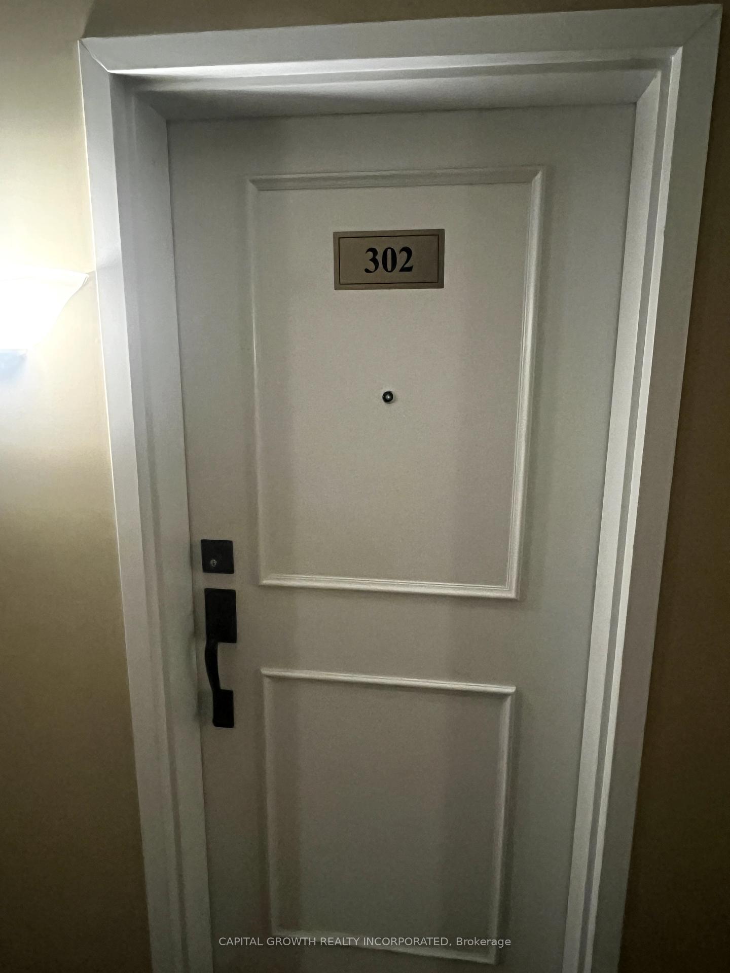 Photo 3 of Unit 302, 15160 Yonge Street, Aurora, Aurora Village — HOMEH