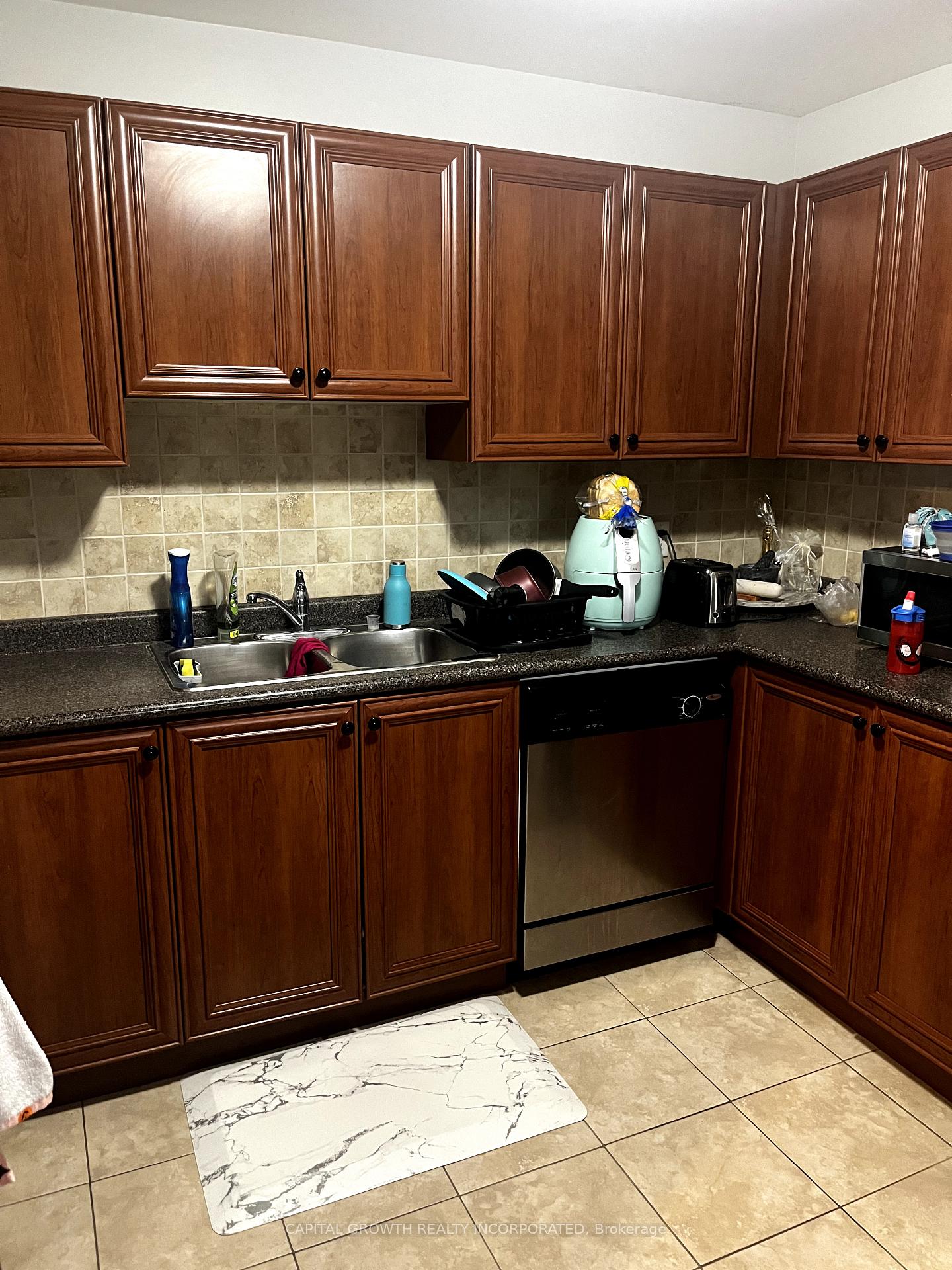 Photo 2 of Unit 302, 15160 Yonge Street, Aurora, Aurora Village — HOMEH