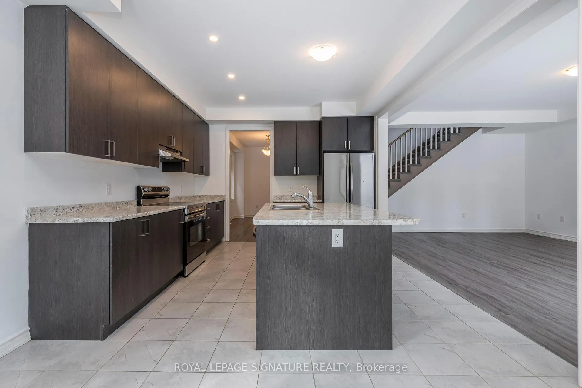 Photo 10 of 5 Sassafras Road, Springwater, Midhurst — HOMEH