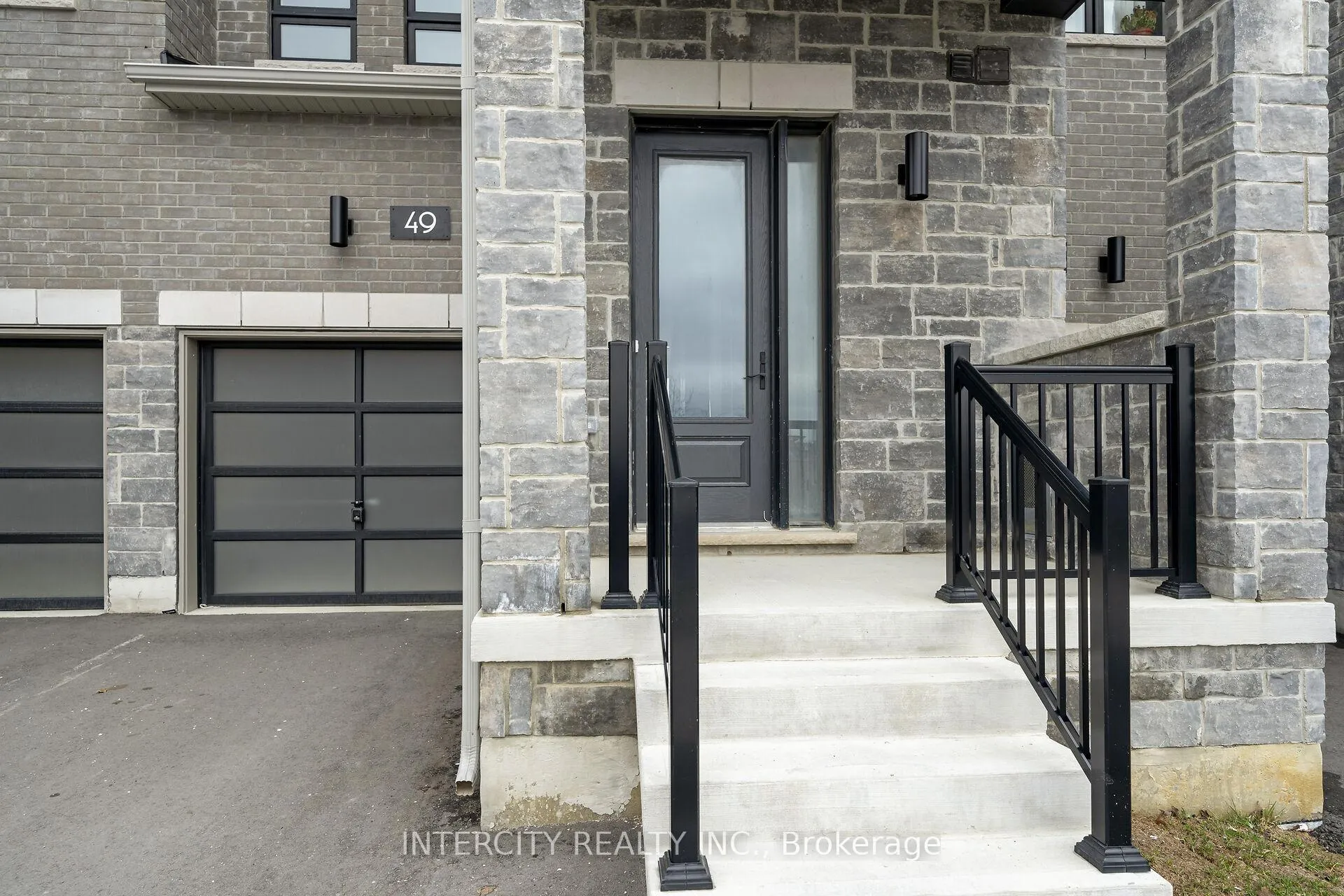 Photo 2 of 49 Johann Drive, Markham, Middlefield — HOMEH
