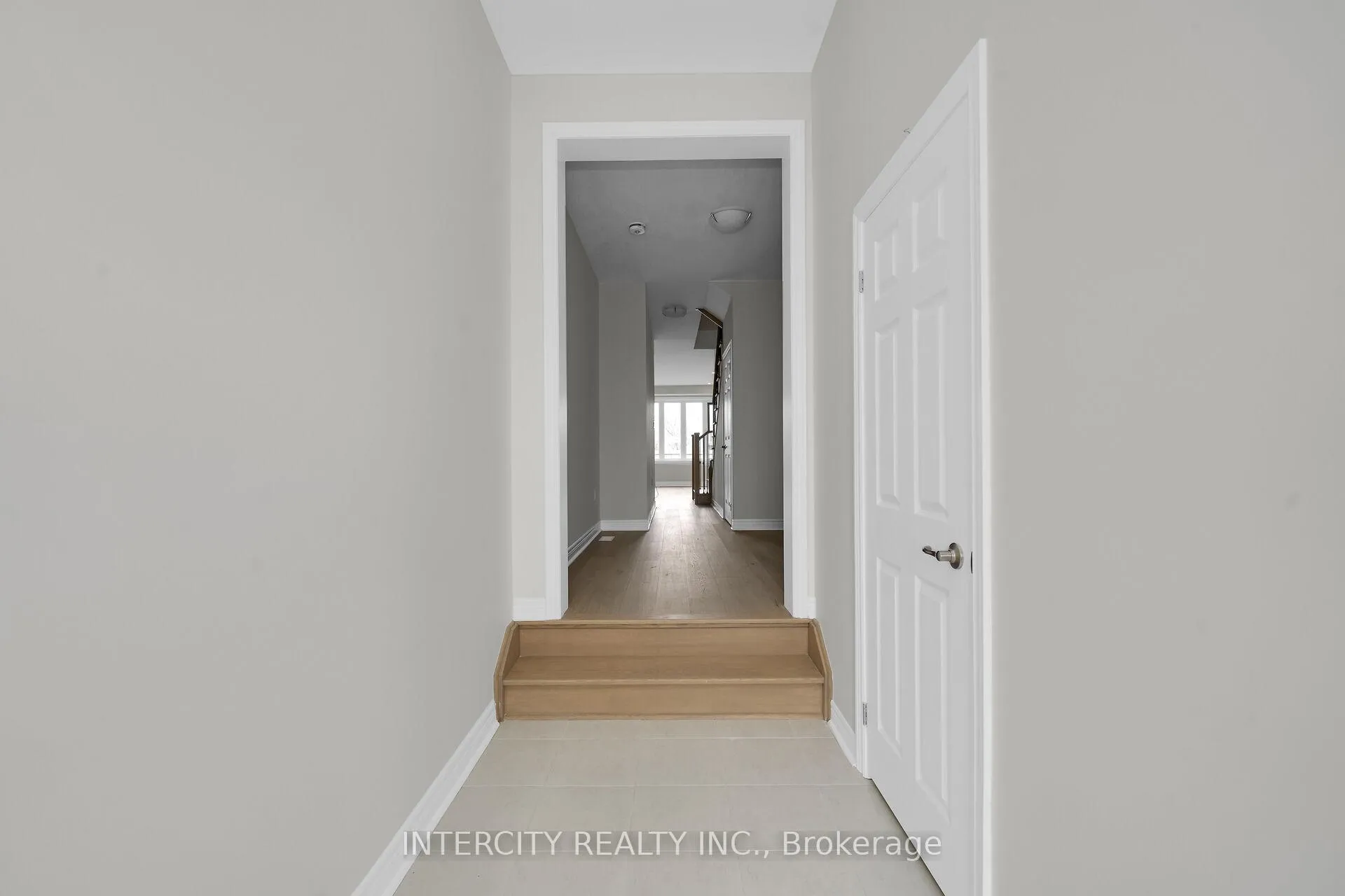 Photo 3 of 49 Johann Drive, Markham, Middlefield — HOMEH