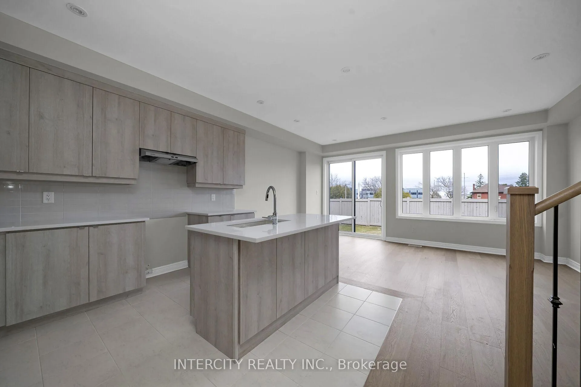Photo 6 of 49 Johann Drive, Markham, Middlefield — HOMEH