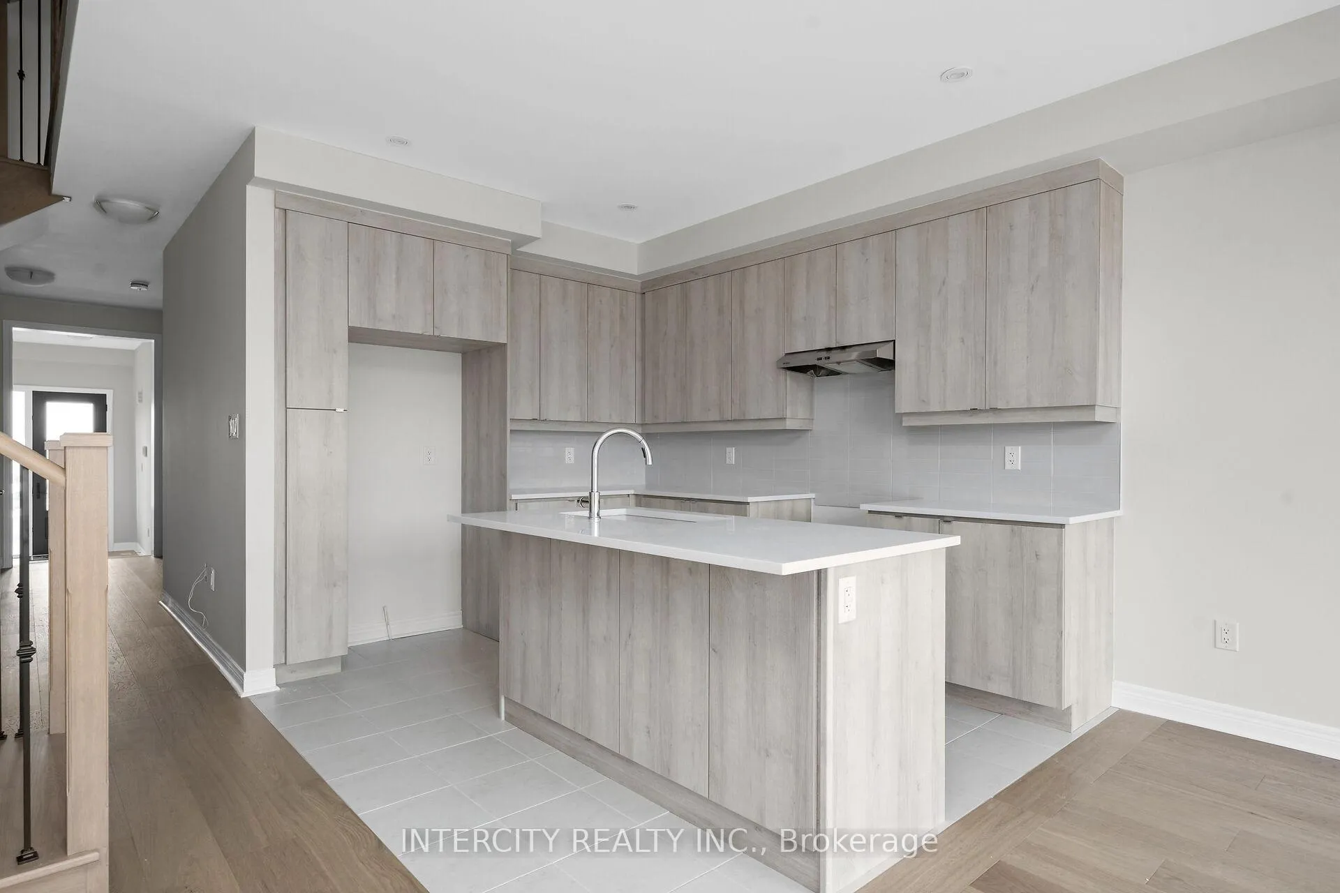 Photo 9 of 49 Johann Drive, Markham, Middlefield — HOMEH