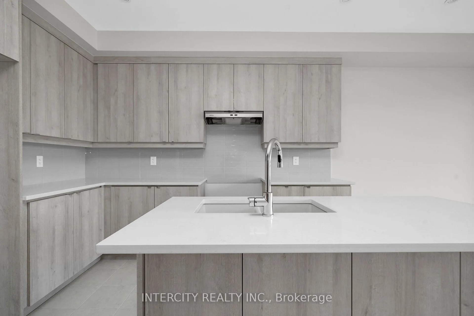 Photo 10 of 49 Johann Drive, Markham, Middlefield — HOMEH