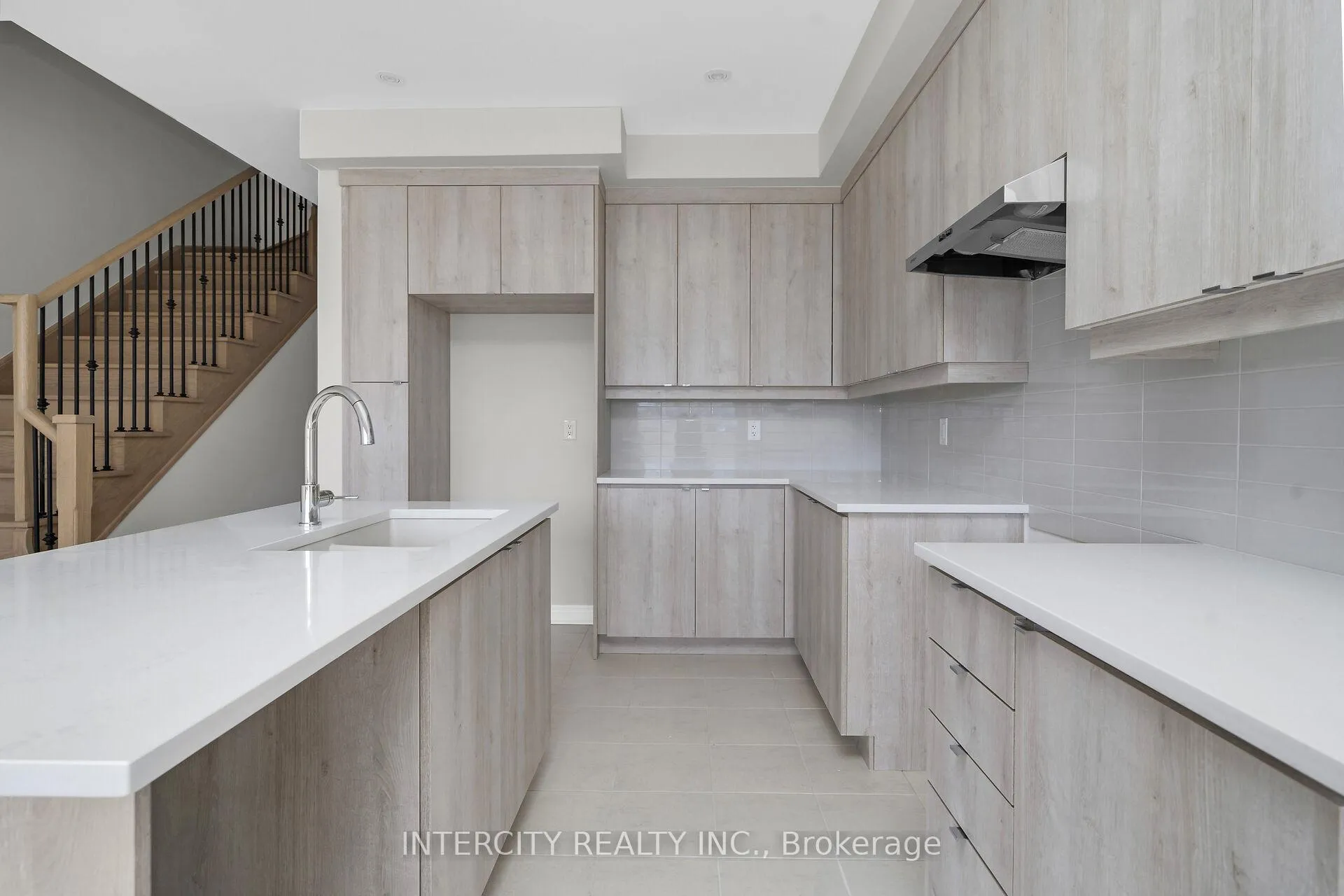 Photo 11 of 49 Johann Drive, Markham, Middlefield — HOMEH