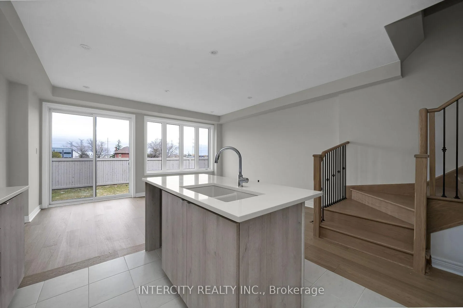 Photo 12 of 49 Johann Drive, Markham, Middlefield — HOMEH