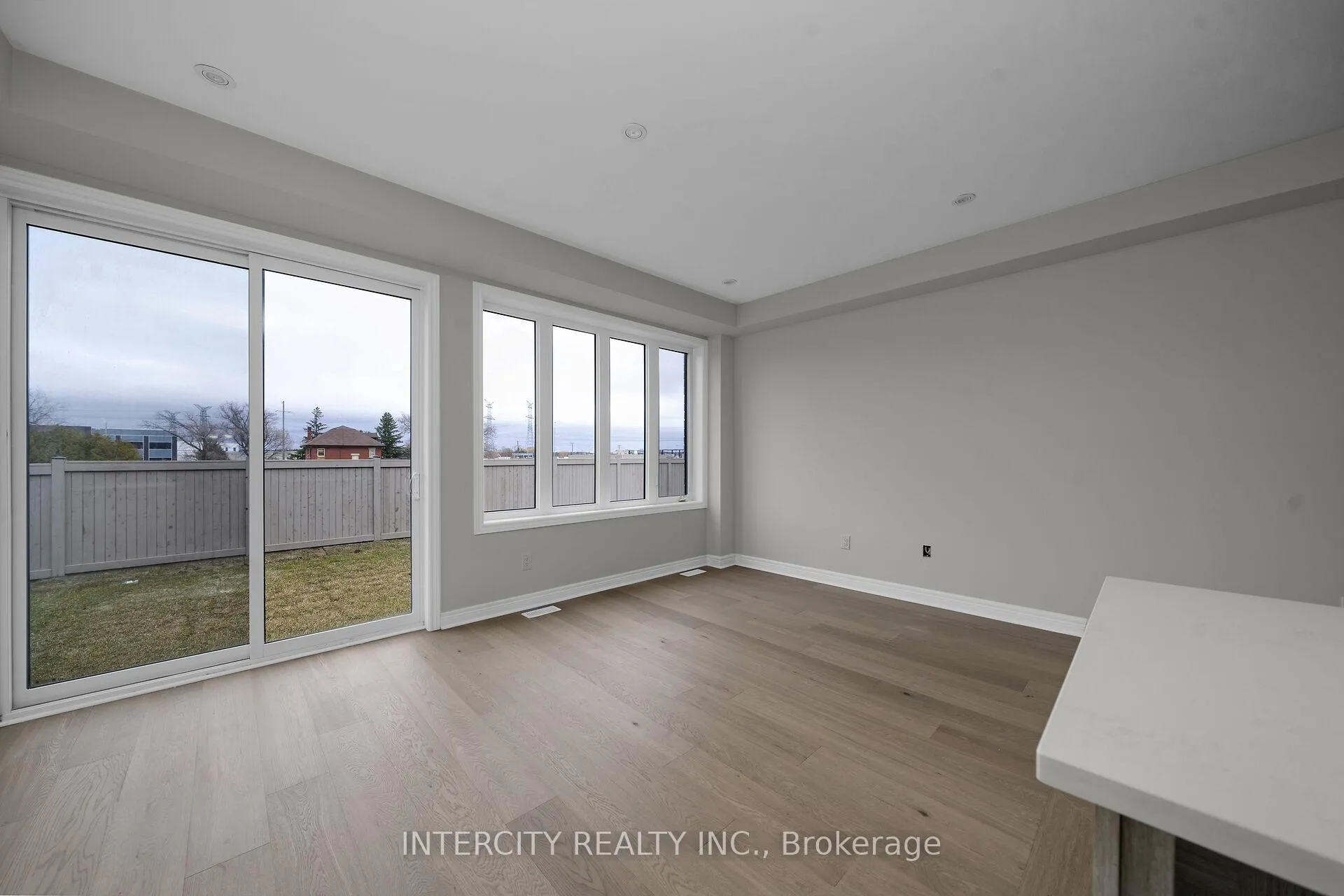 Photo 13 of 49 Johann Drive, Markham, Middlefield — HOMEH