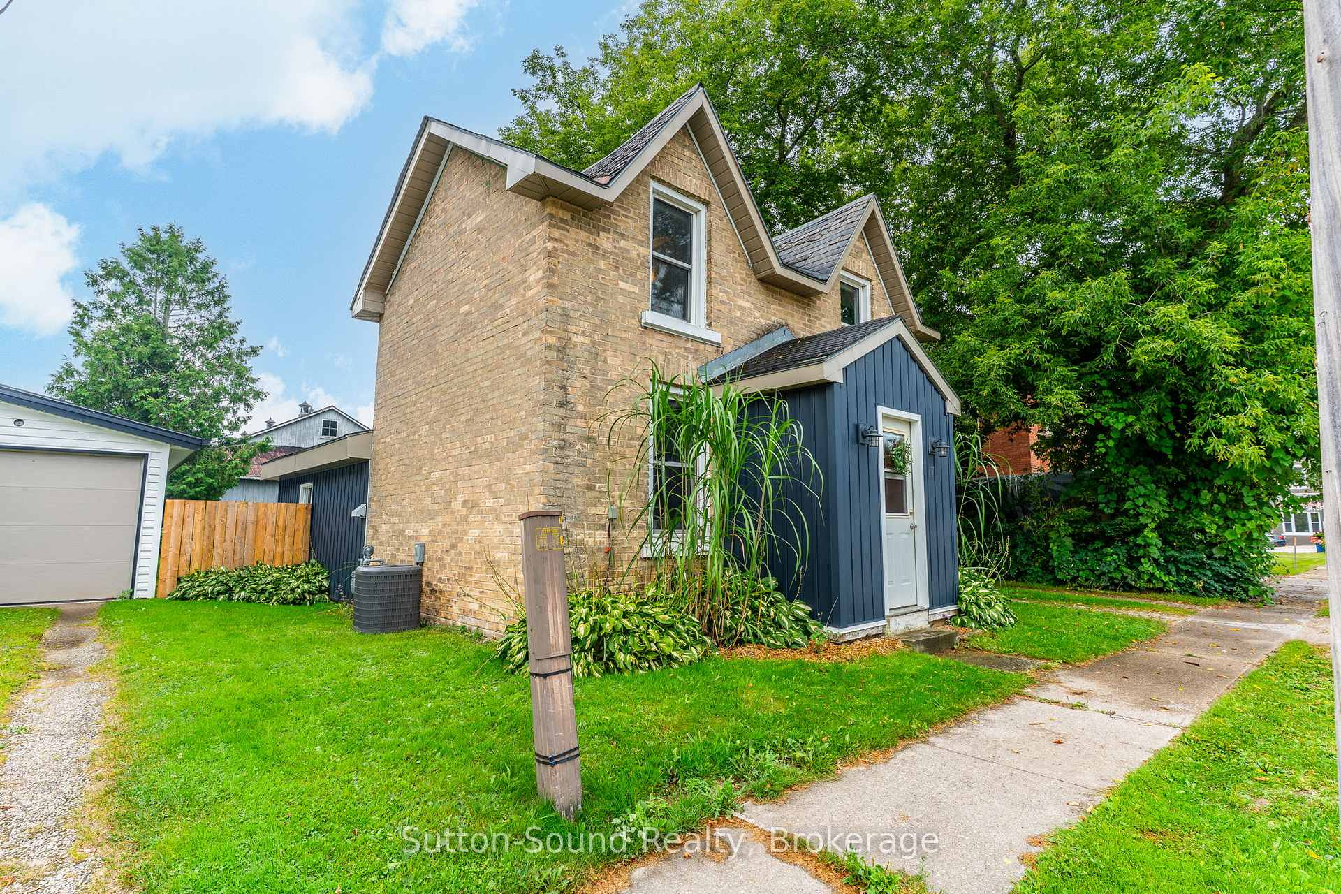 Photo 1 of 17 Crawford Street, Chatsworth — HOMEH