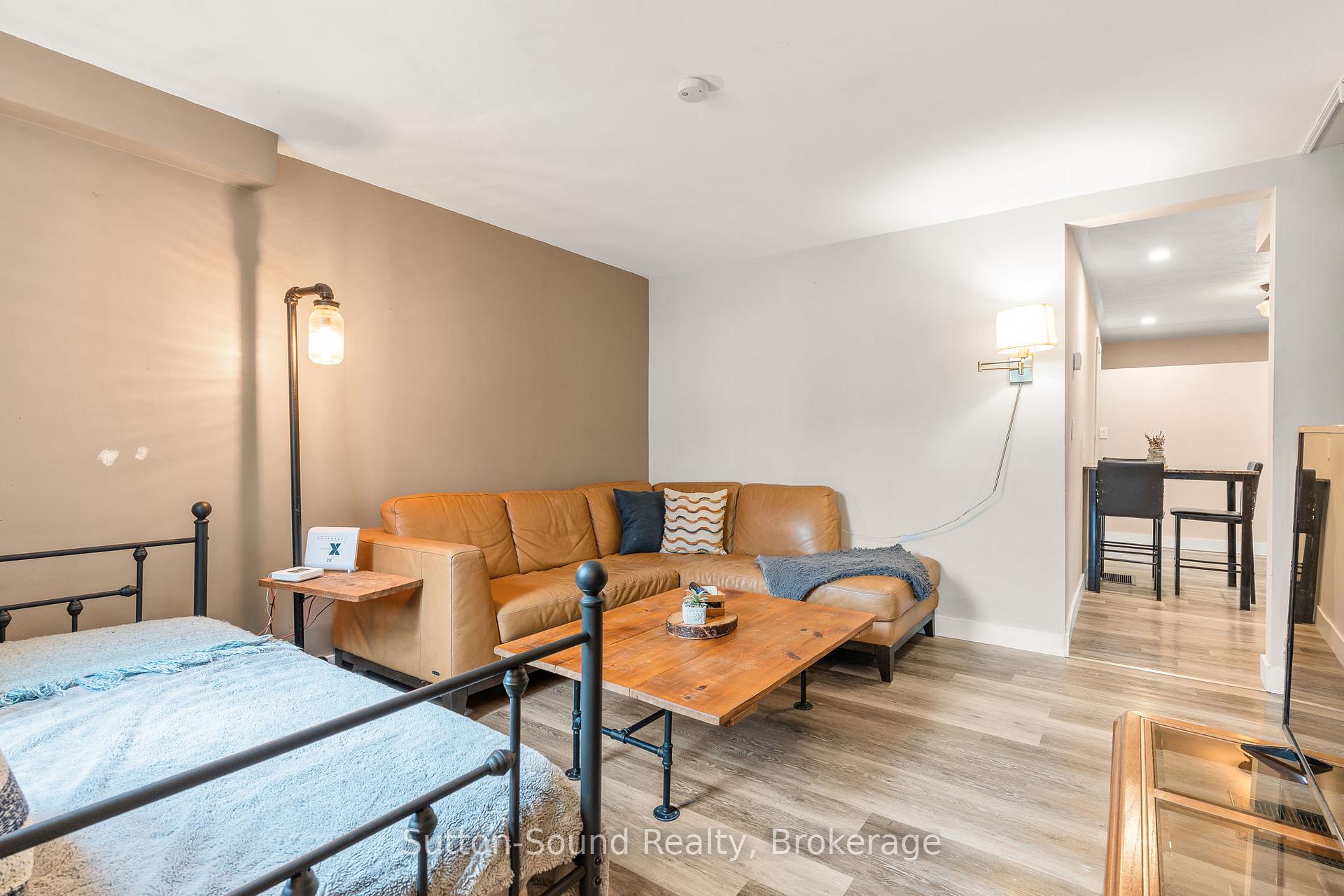 Photo 4 of 17 Crawford Street, Chatsworth — HOMEH