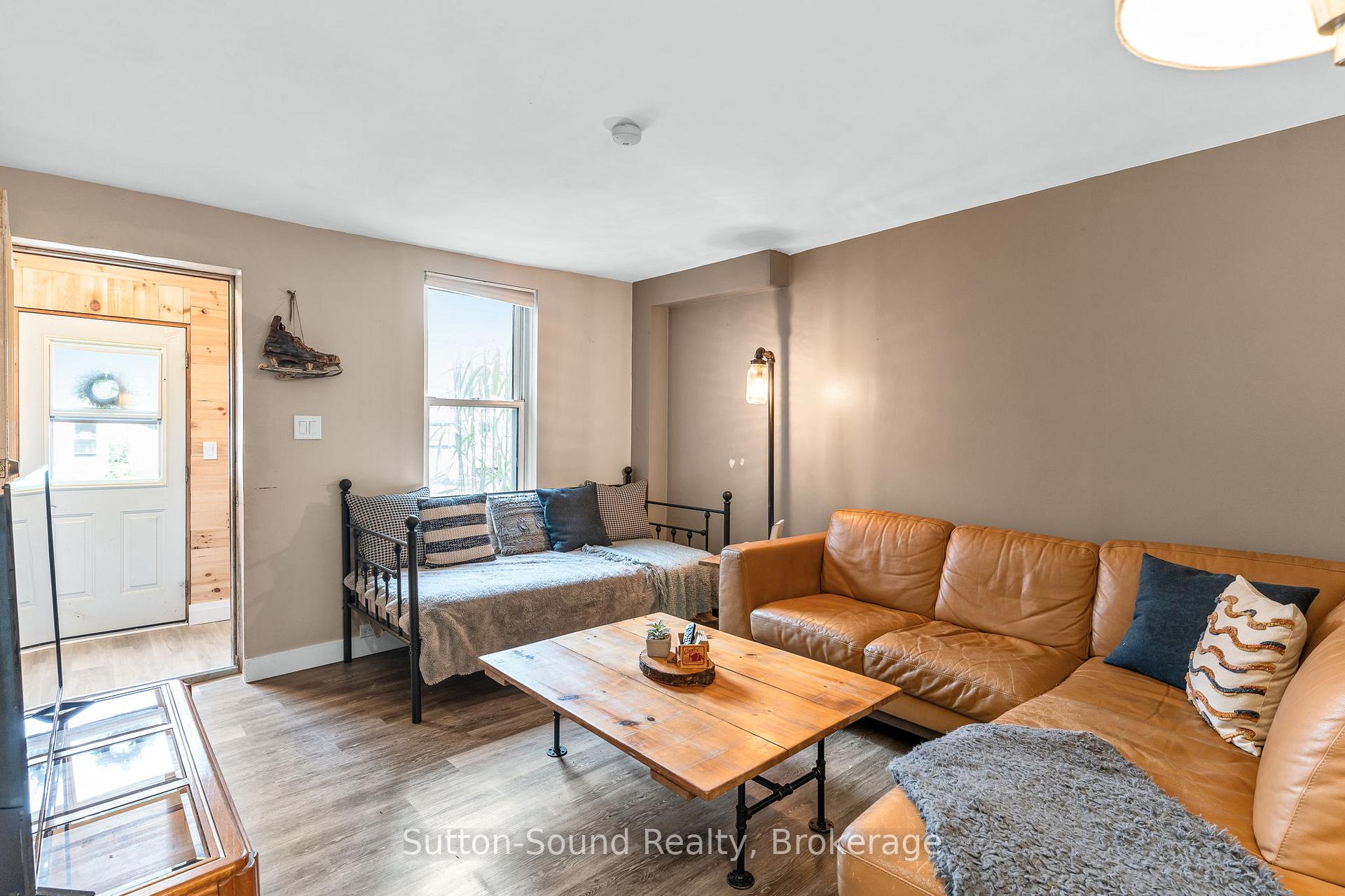 Photo 7 of 17 Crawford Street, Chatsworth — HOMEH