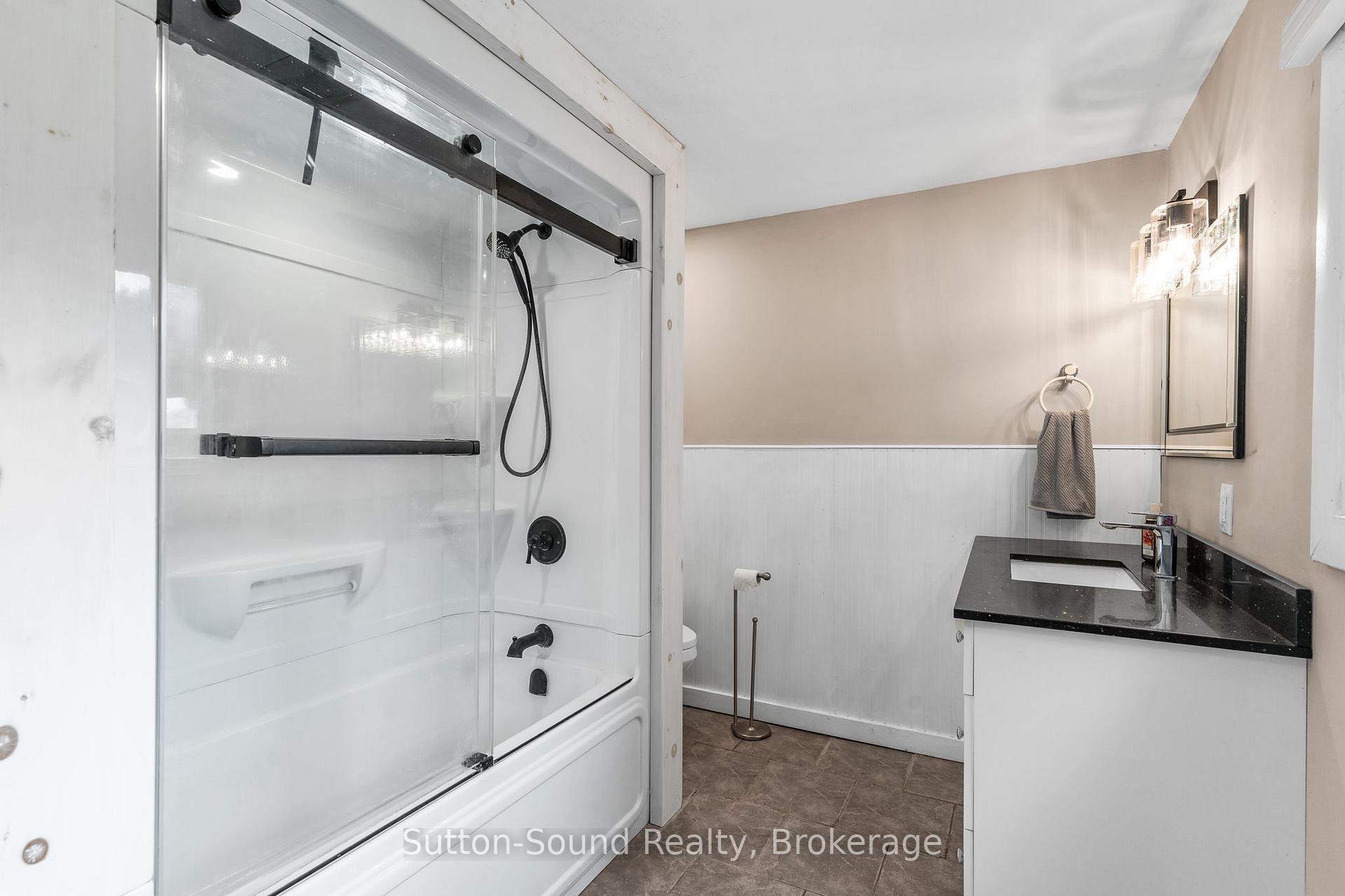 Photo 11 of 17 Crawford Street, Chatsworth — HOMEH