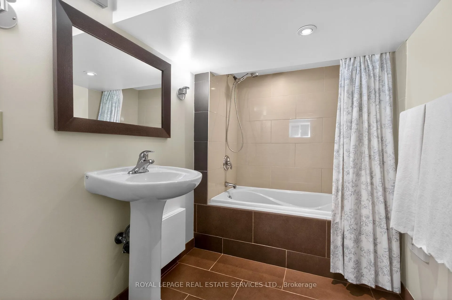 Photo 35 of 139 Evans Avenue, Toronto, Runnymede-Bloor West Village — HOMEH