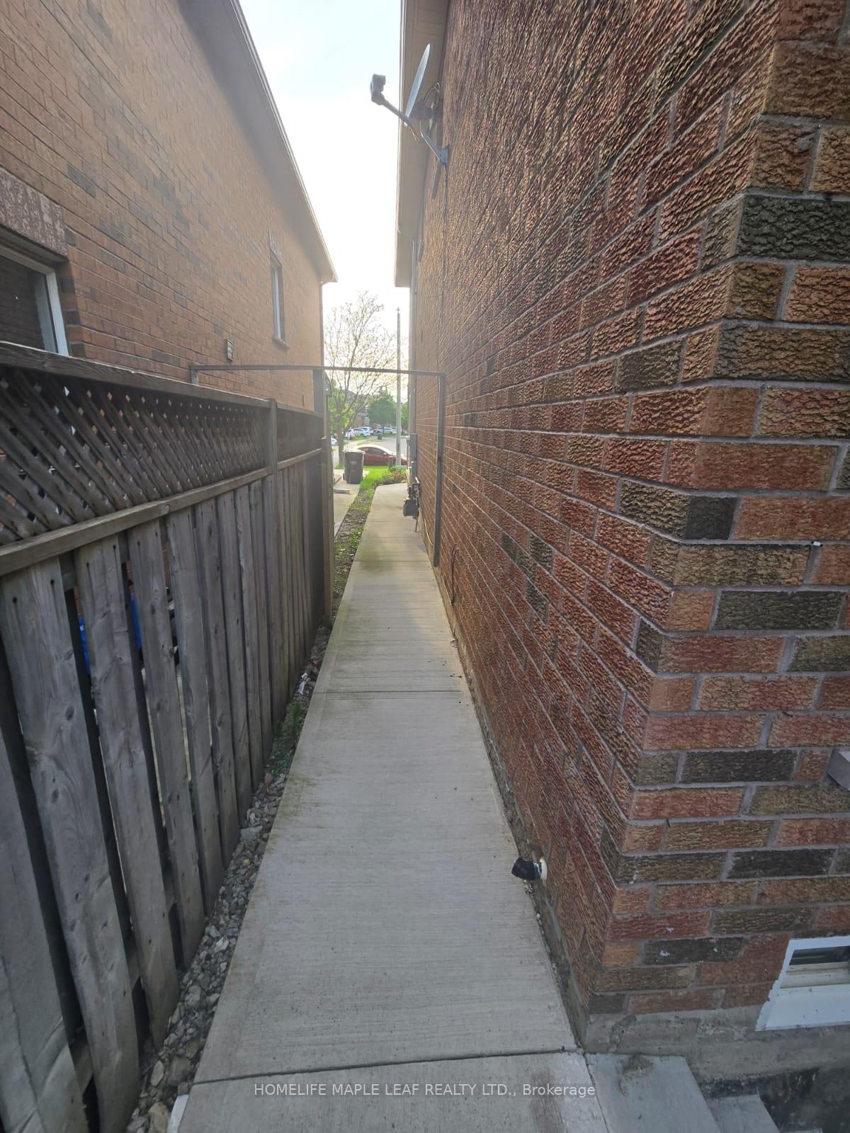Photo 16 of 23 Blue Whale Boulevard, Brampton, Sandringham-Wellington — HOMEH