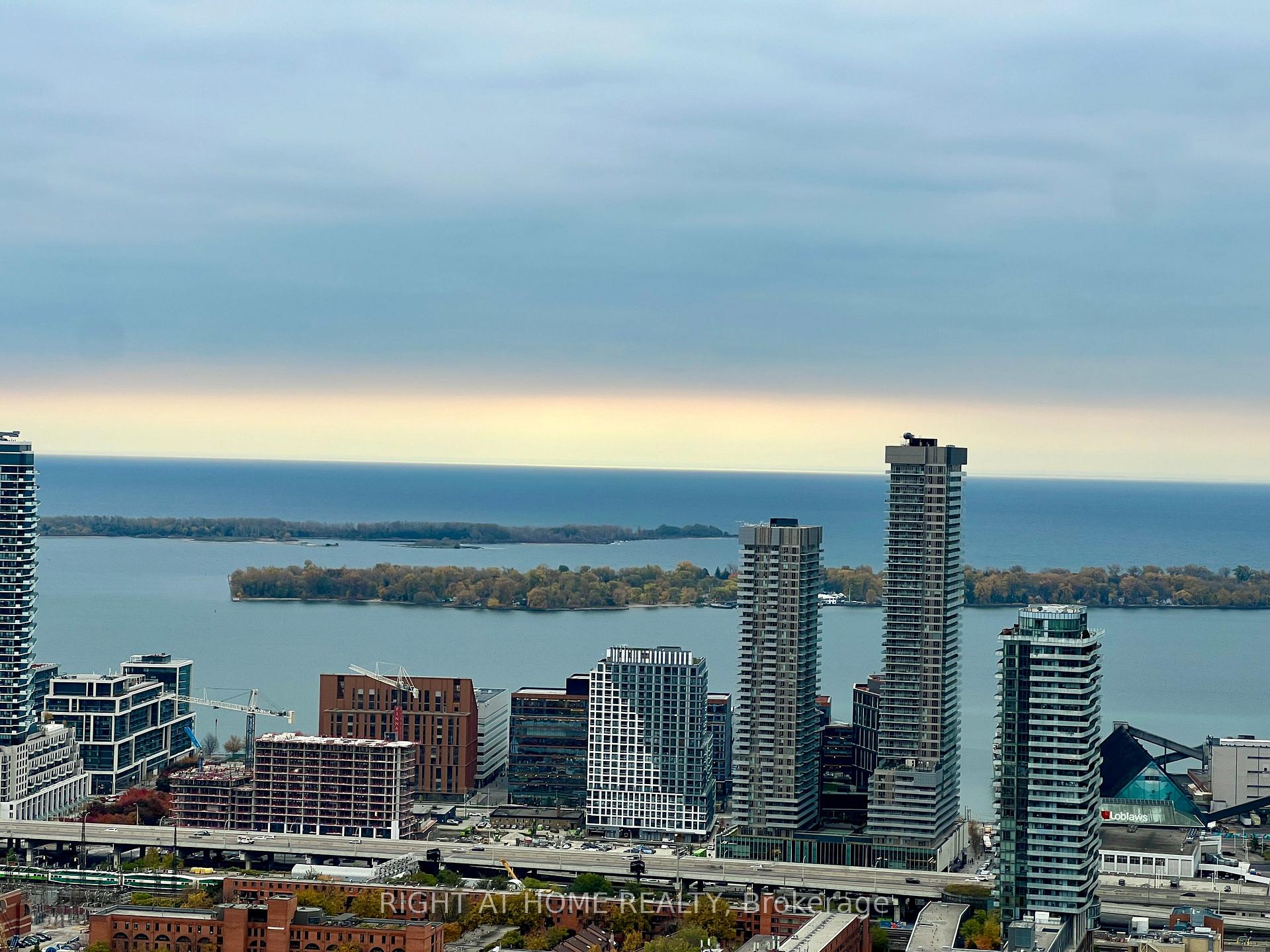 Photo 2 of Unit 5207, 88 Queen Street E, Toronto, Church-Yonge Corridor — HOMEH