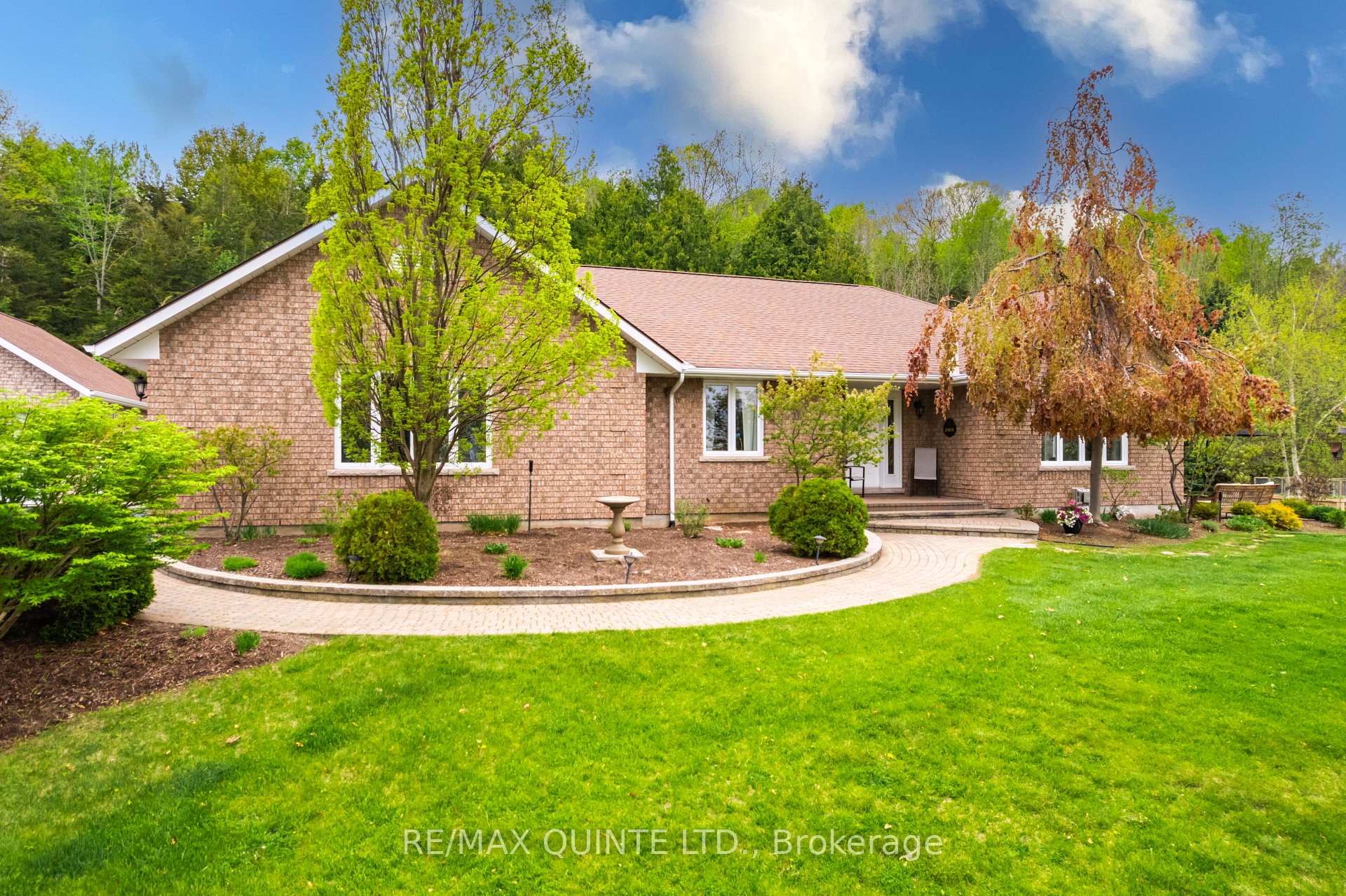 Photo 1 of 38 Oakridge Drive, Hamilton, Stoney Creek — HOMEH