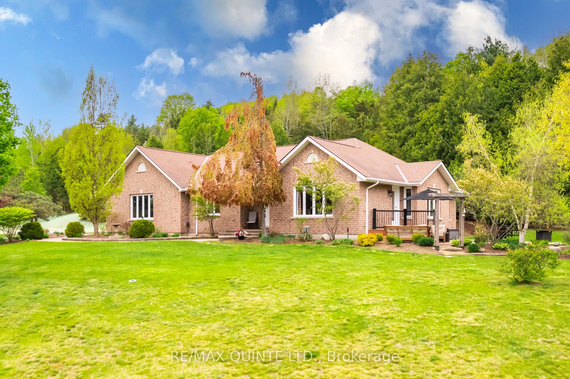 Photo 4 of 38 Oakridge Drive, Hamilton, Stoney Creek — HOMEH