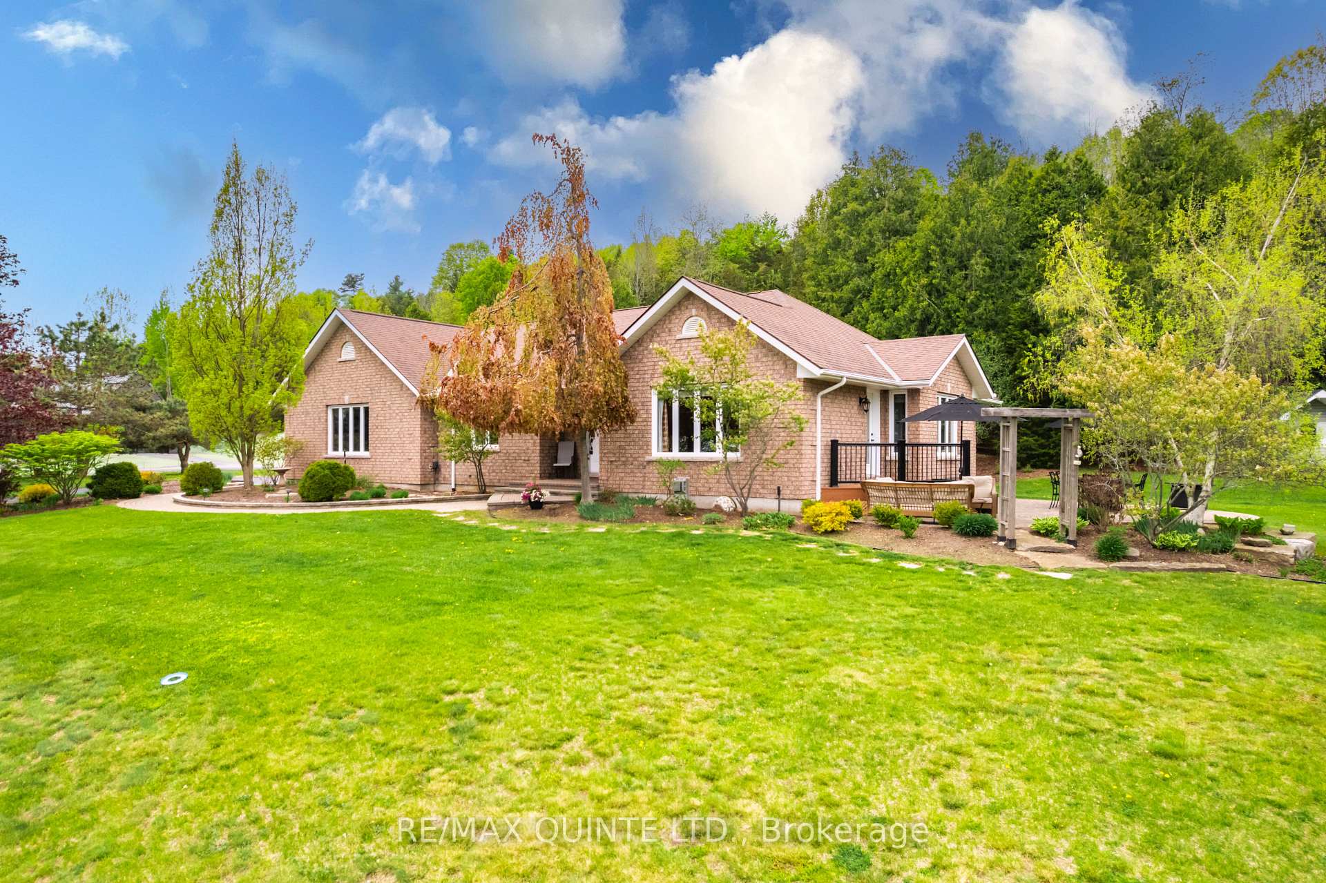 Photo 6 of 38 Oakridge Drive, Hamilton, Stoney Creek — HOMEH