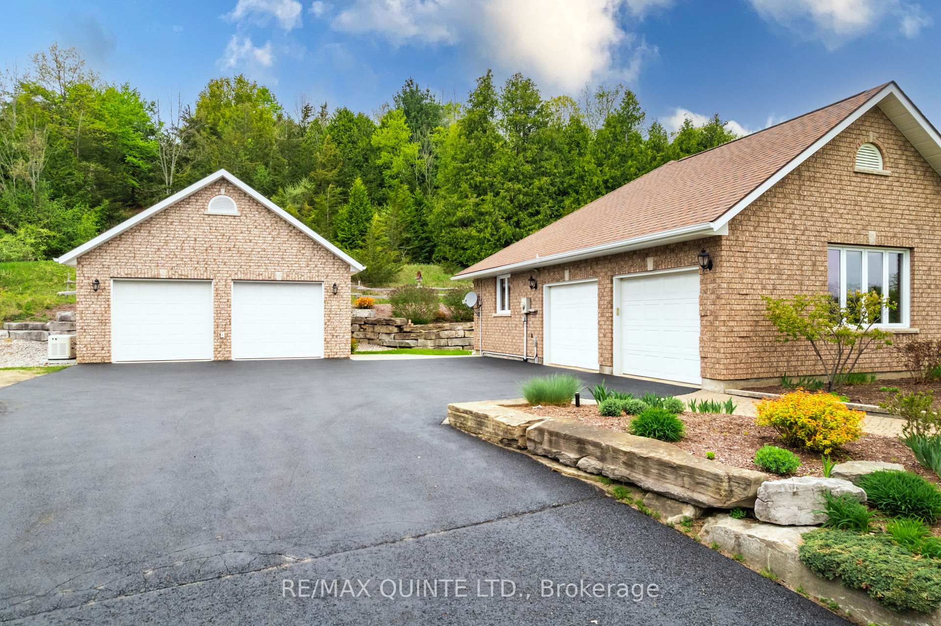 Photo 7 of 38 Oakridge Drive, Hamilton, Stoney Creek — HOMEH