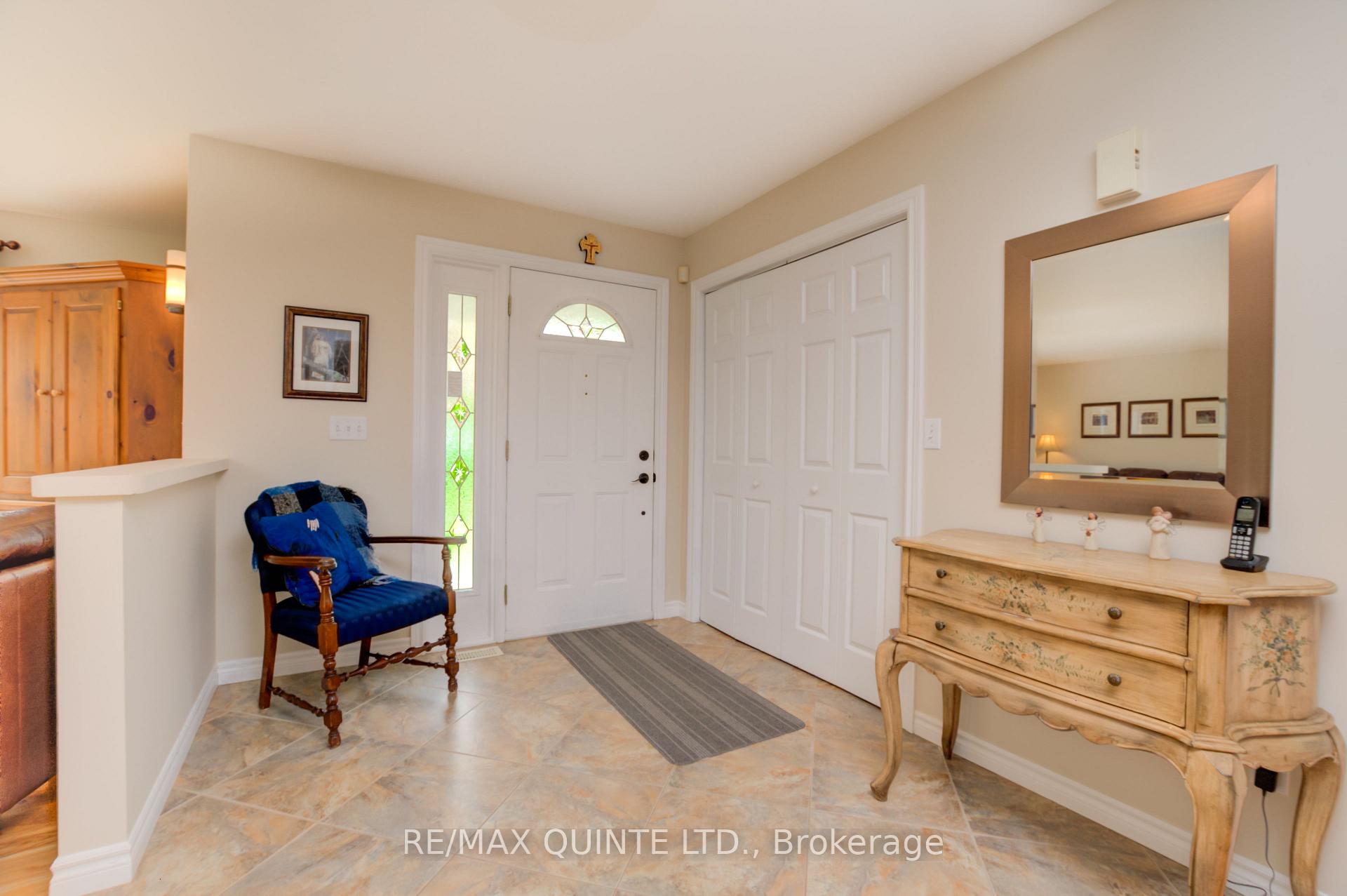 Photo 5 of 38 Oakridge Drive, Hamilton, Stoney Creek — HOMEH